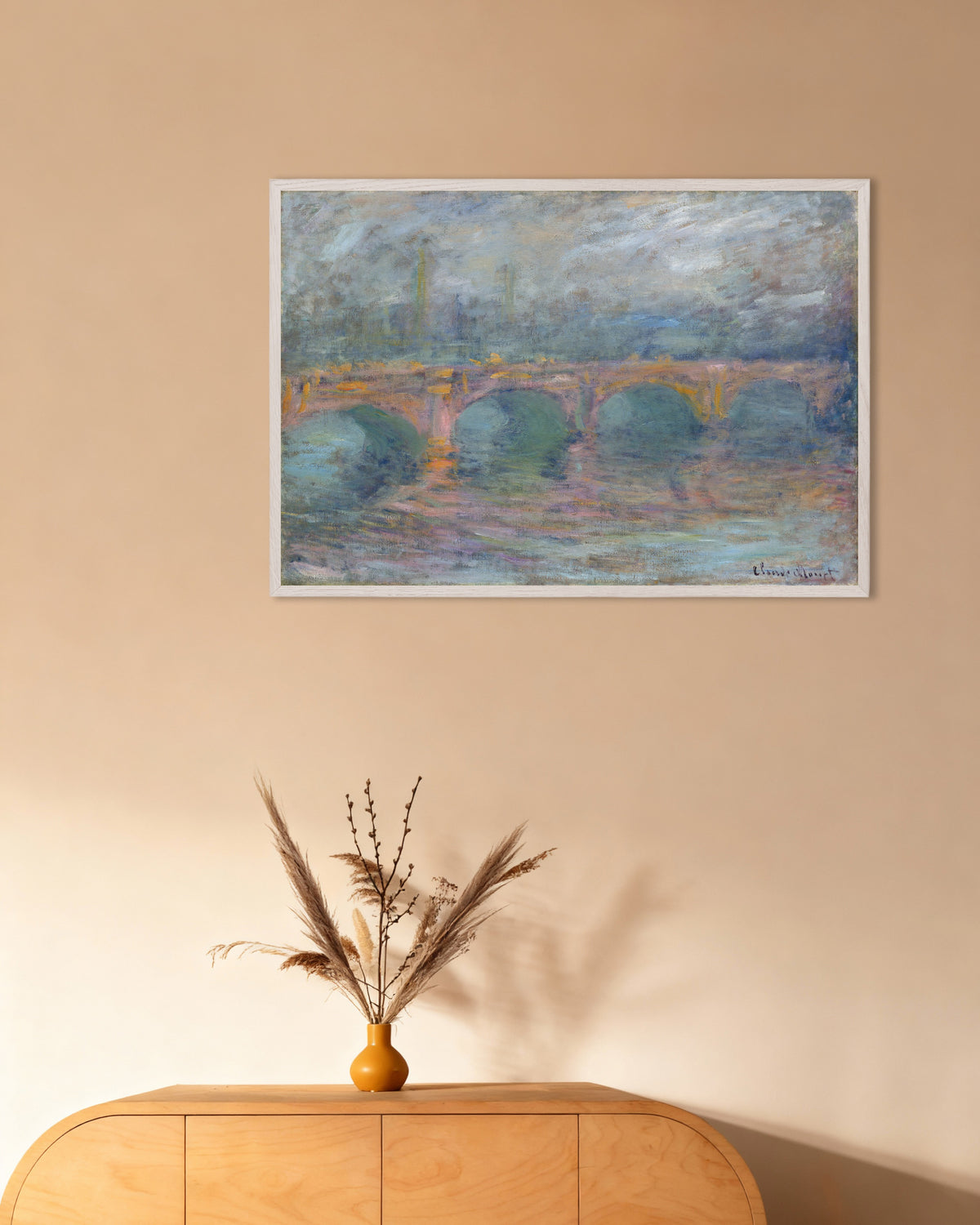 Poster Waterloo Bridge, London, i solnedgången (1904) av Claude Monet med vit träram