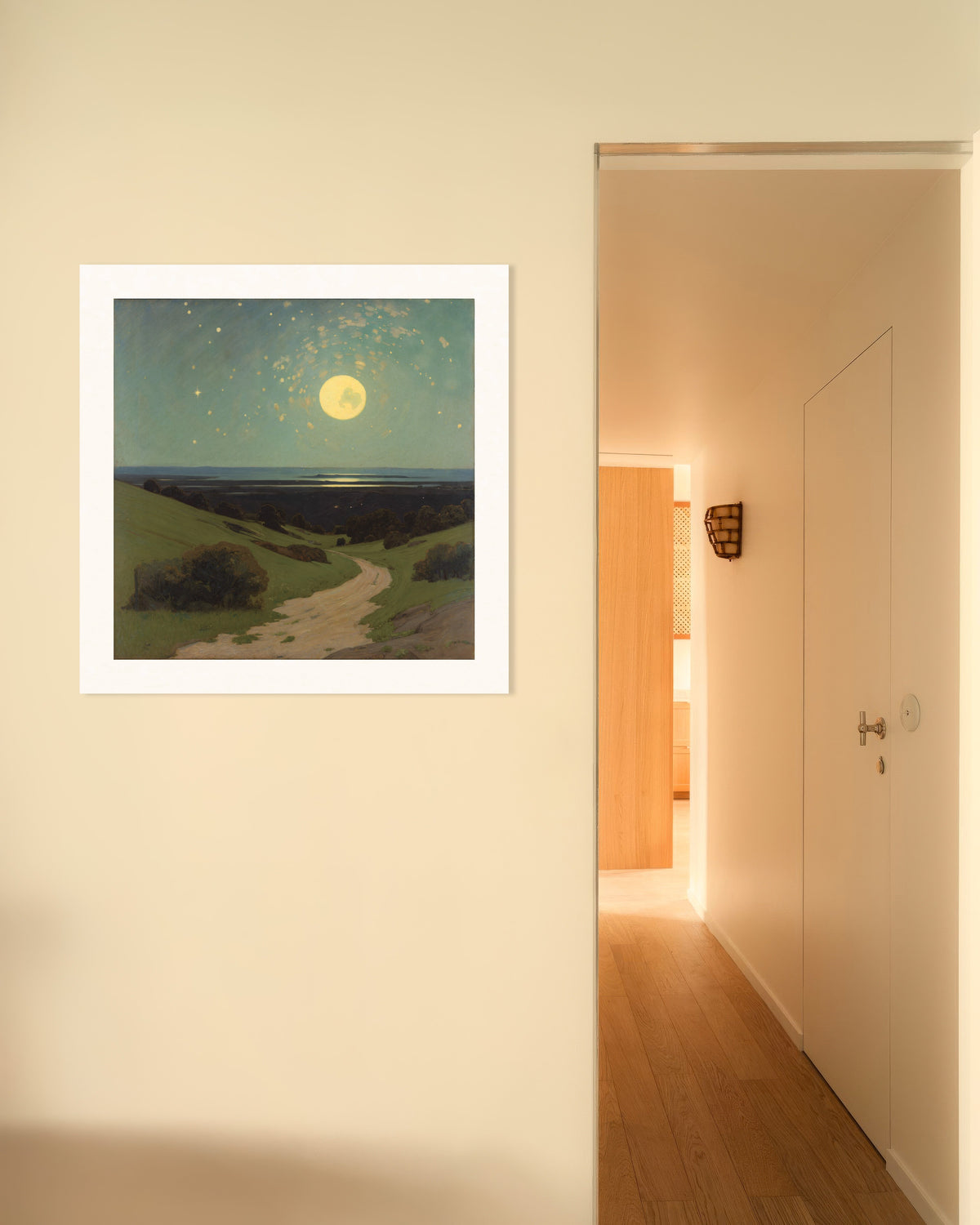 Poster Fullmåne över kullarna: fullmåne och stjärnor över gröna kullar och en slingrande stig