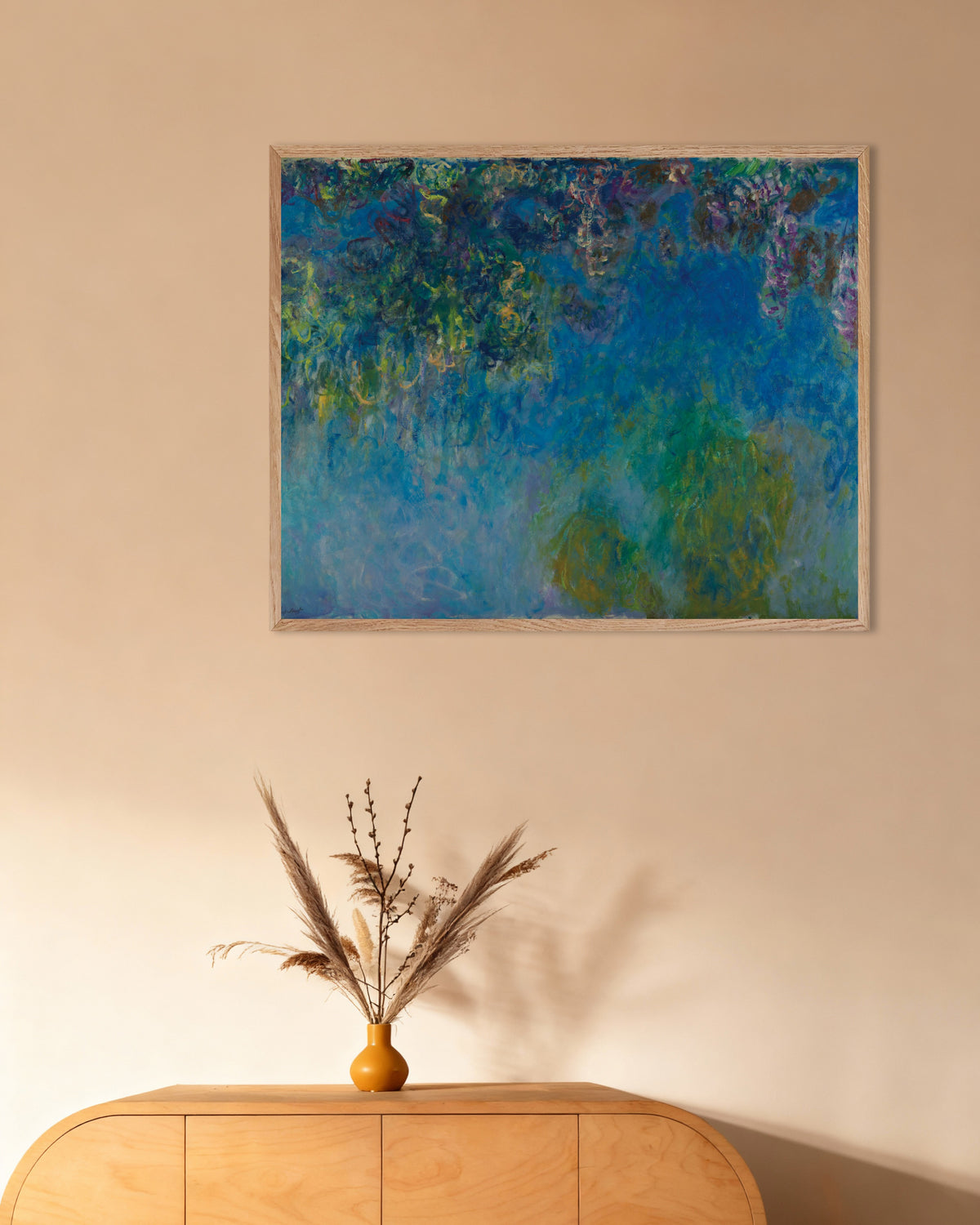 Poster Blåregn (ca 1925) av Claude Monet med ram i naturträ