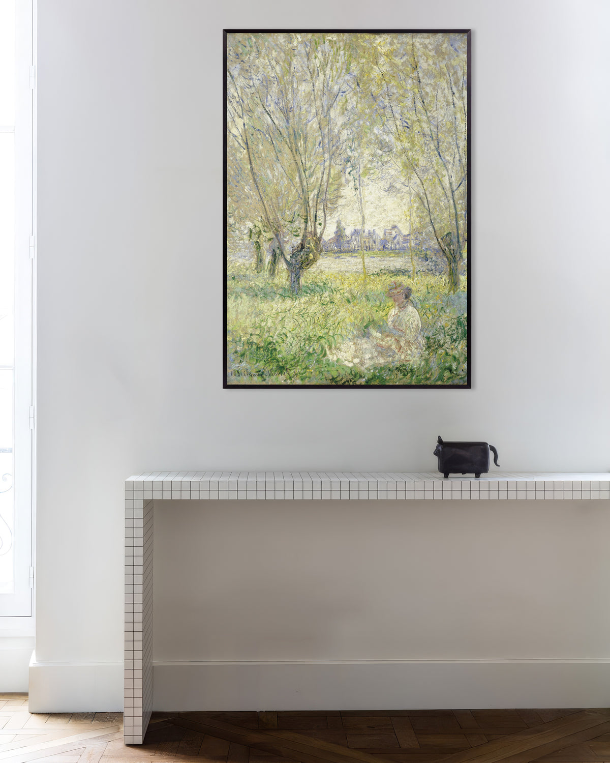 Poster Kvinna under pilträden (1880) av Claude Monet med metallram