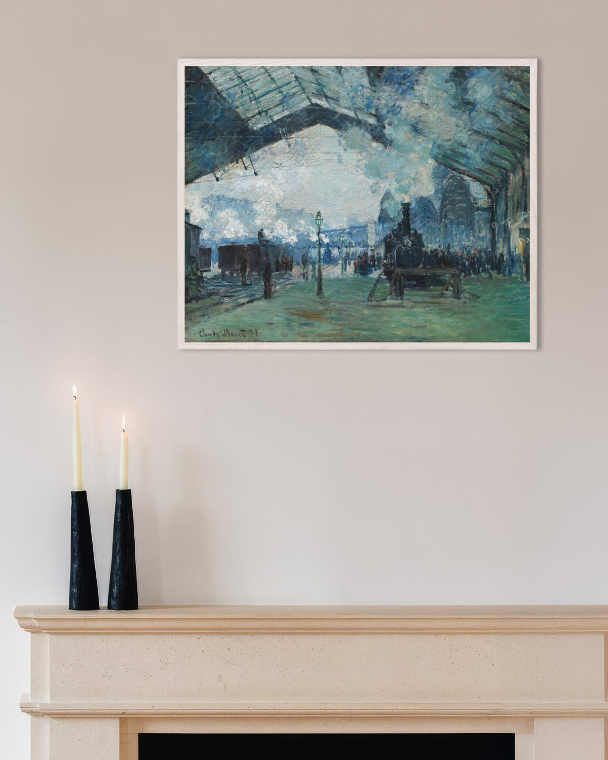 Poster Normandietåget anländer, Gare Saint-Lazare (1877) av Claude Monet med vit träram