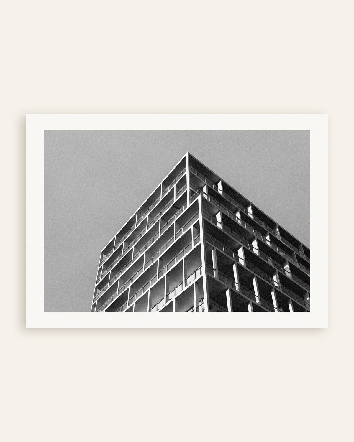 Poster ”Balkonghörn under grå himmel”, miniatyr