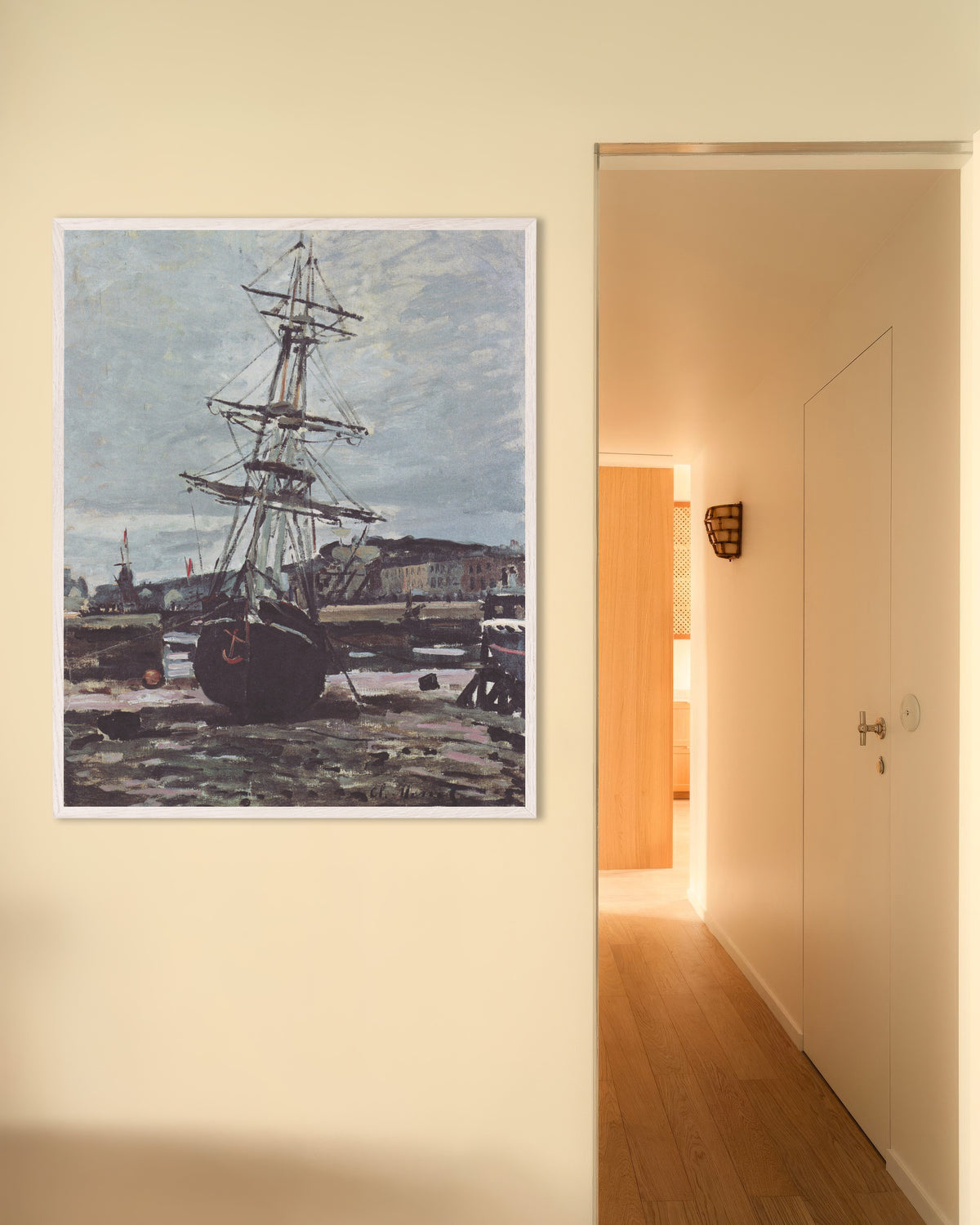 Poster Grundstött båt i Fécamp (1868) av Claude Monet med vit träram