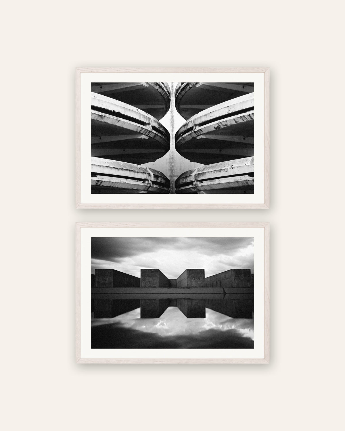 Brutalism-posters, set med 2: symmetri, i vita ekramar