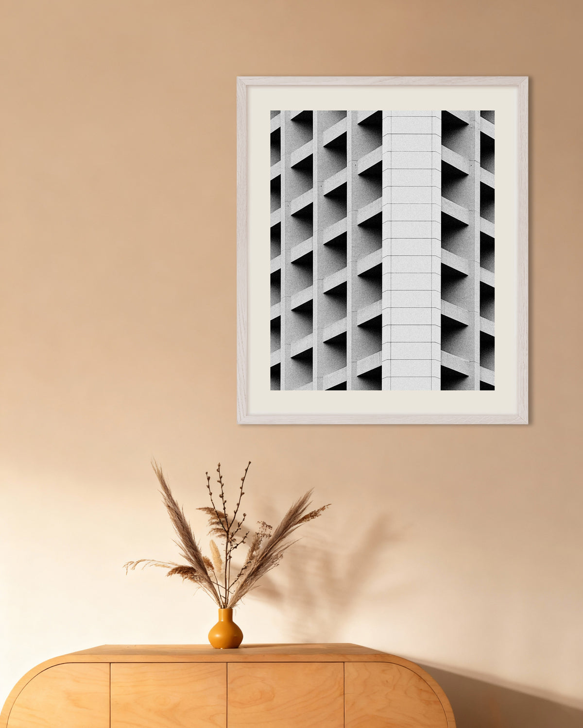 Poster ”Kassetterad fasad med vit mittlinje”, med vit träram