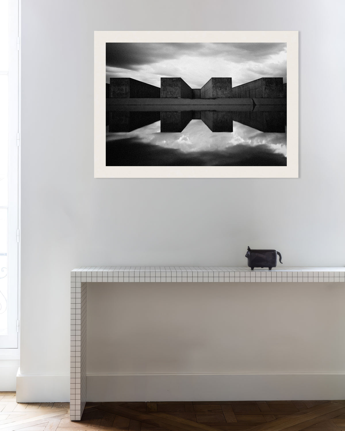Poster ”Betongblock speglade i vatten”