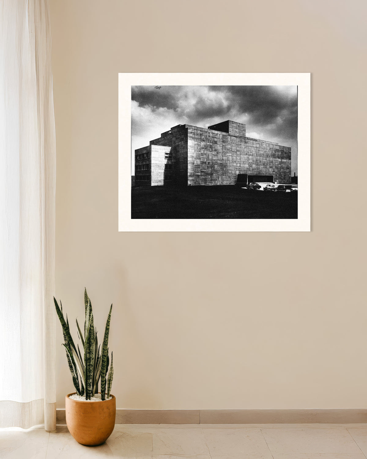 Poster ”Betongbyggnad under en storm”