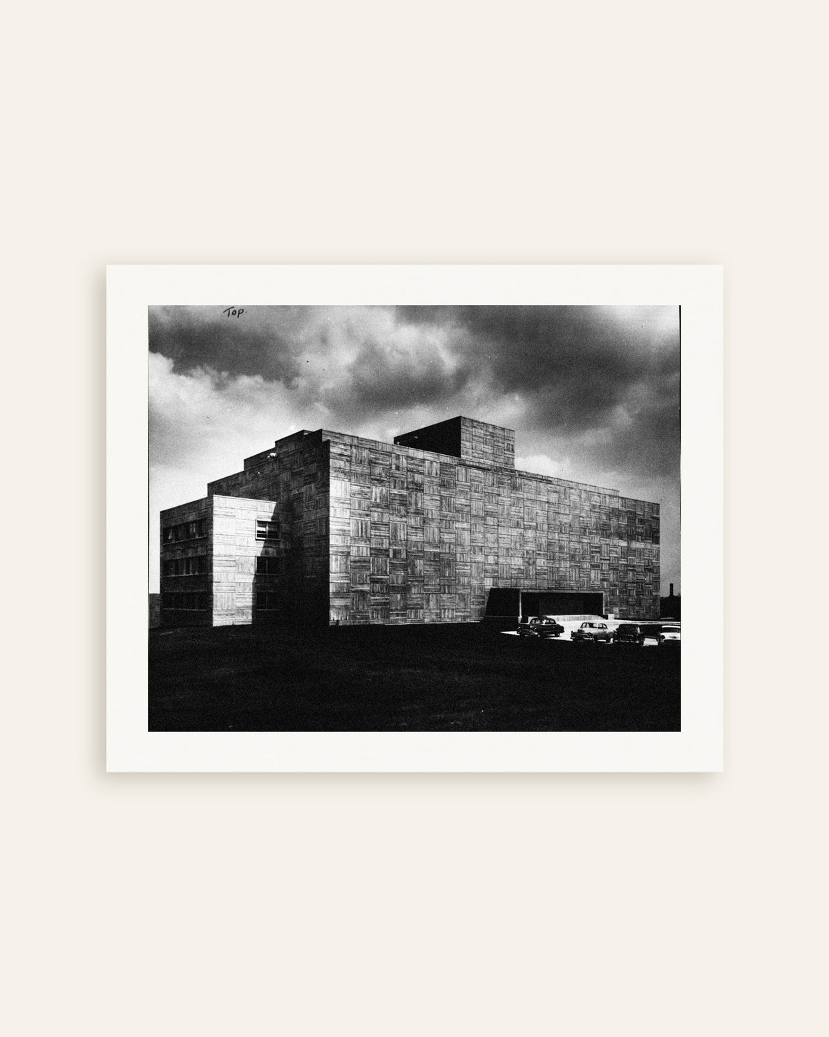 Poster ”Betongbyggnad under en storm”, miniatyr