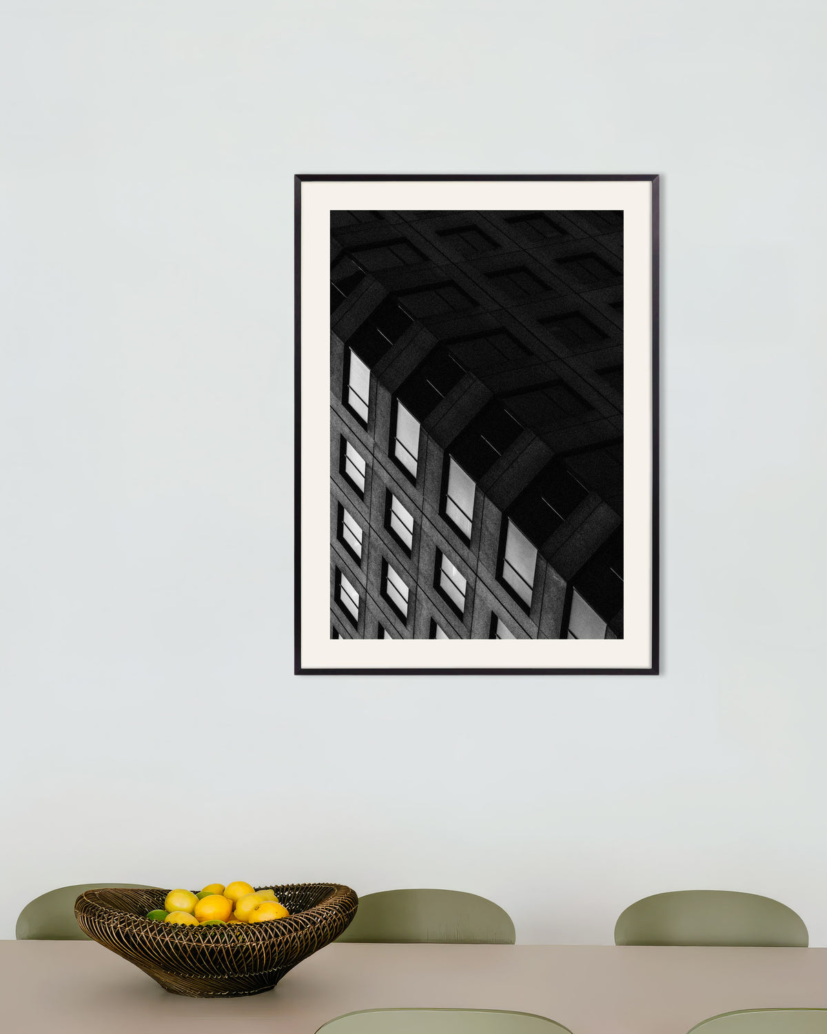 Poster ”Betongrutnät om natten”, med metallram