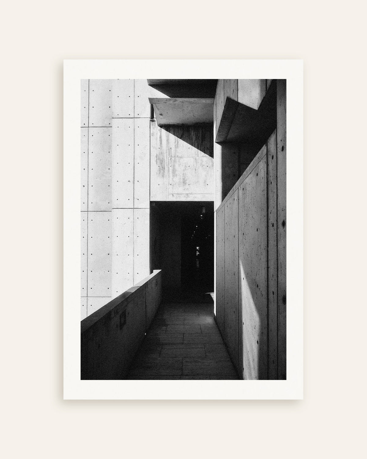 Poster ”Betongpassage i sol och skugga”, miniatyr