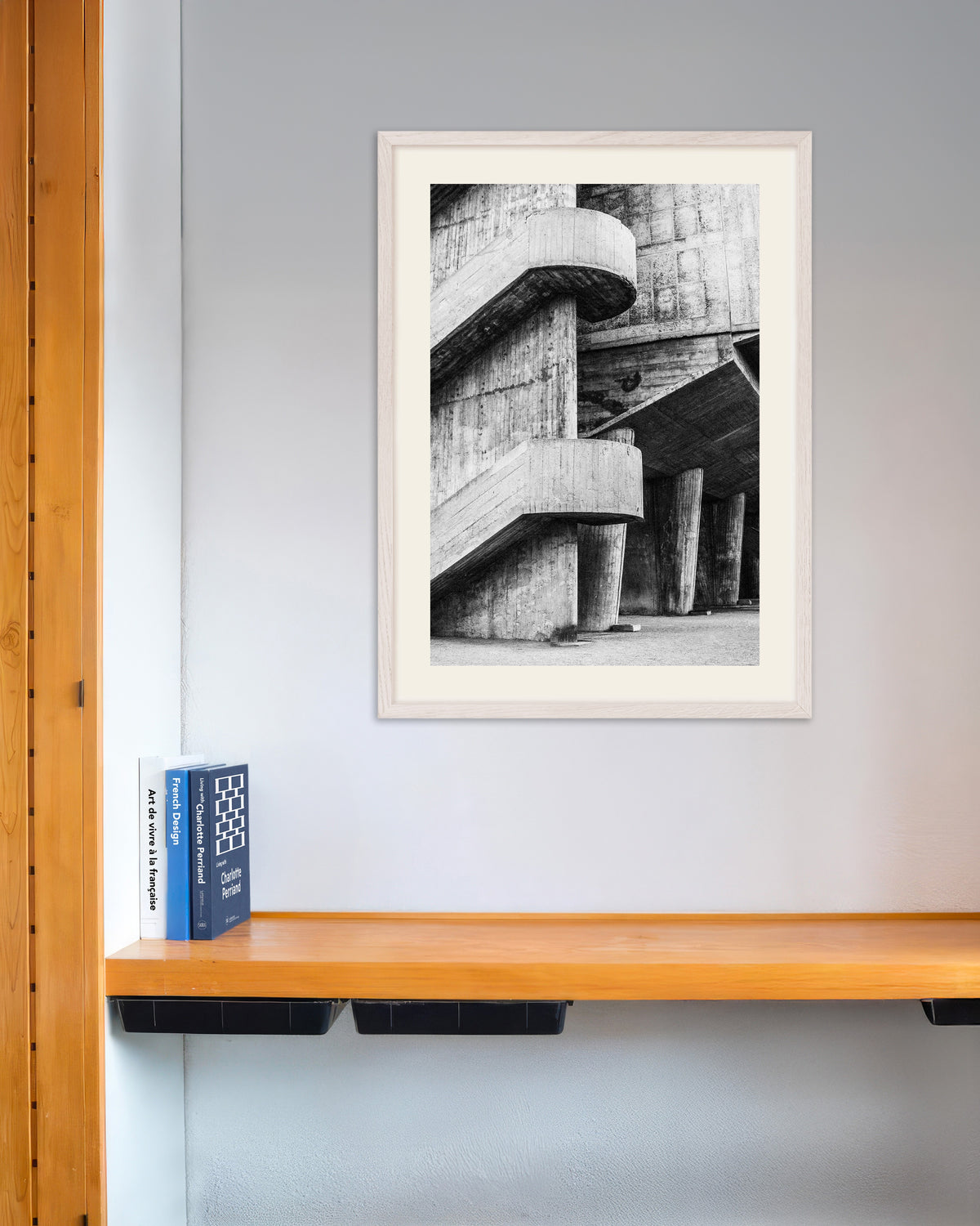 Poster ”Böjda ramper och betongpelare”, med vit träram