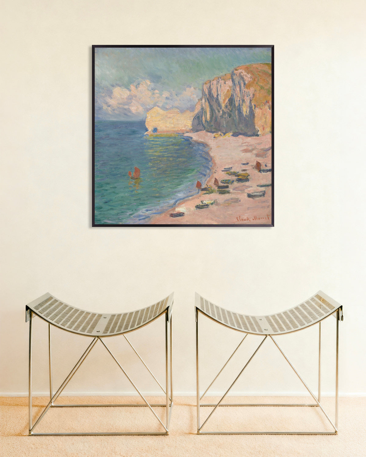 Poster Étretat, stranden och Falaise d'Amont (1885) av Claude Monet med metallram