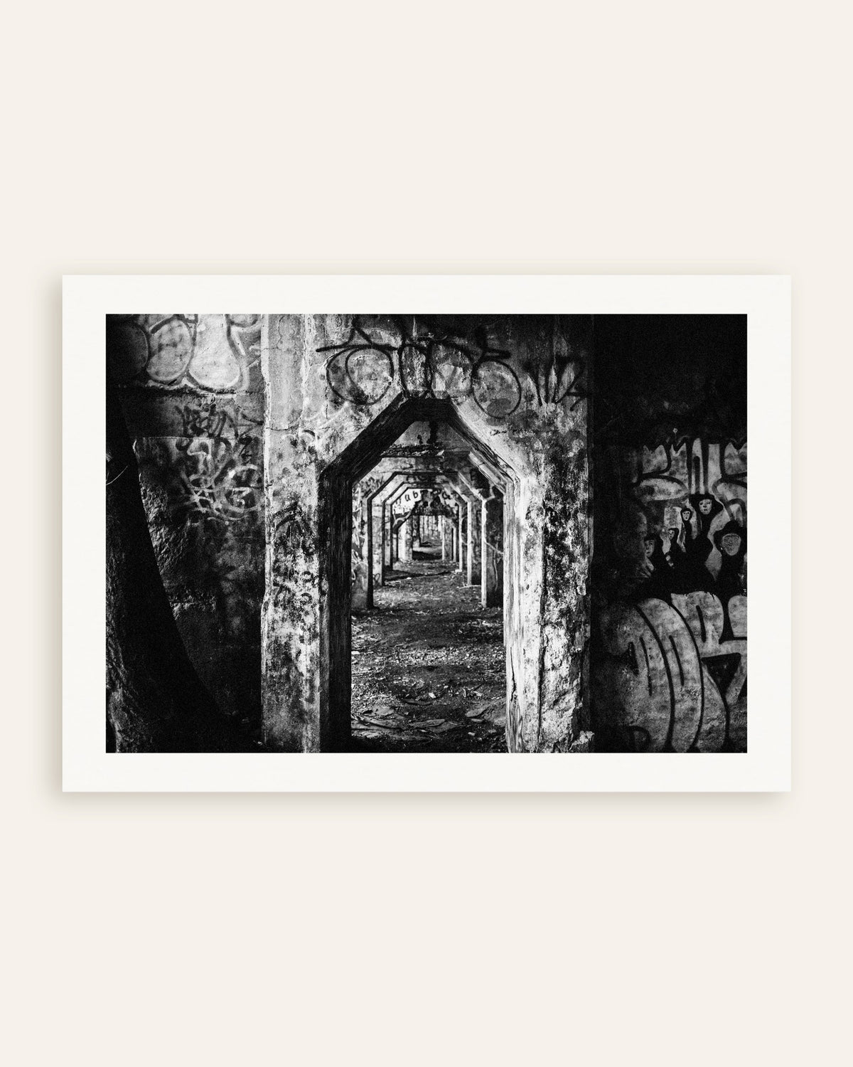 Poster ”Graffitiarkad i ruiner”, miniatyr