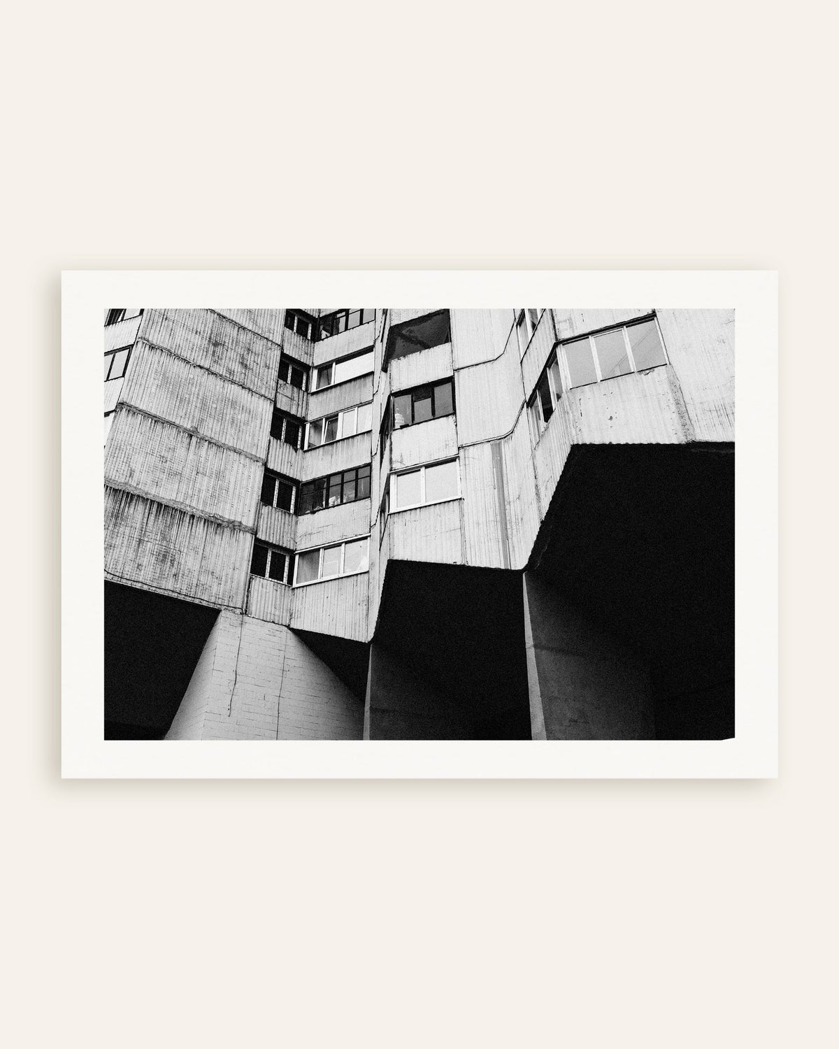 Poster ”Bostadshus på betongpelare”, miniatyr
