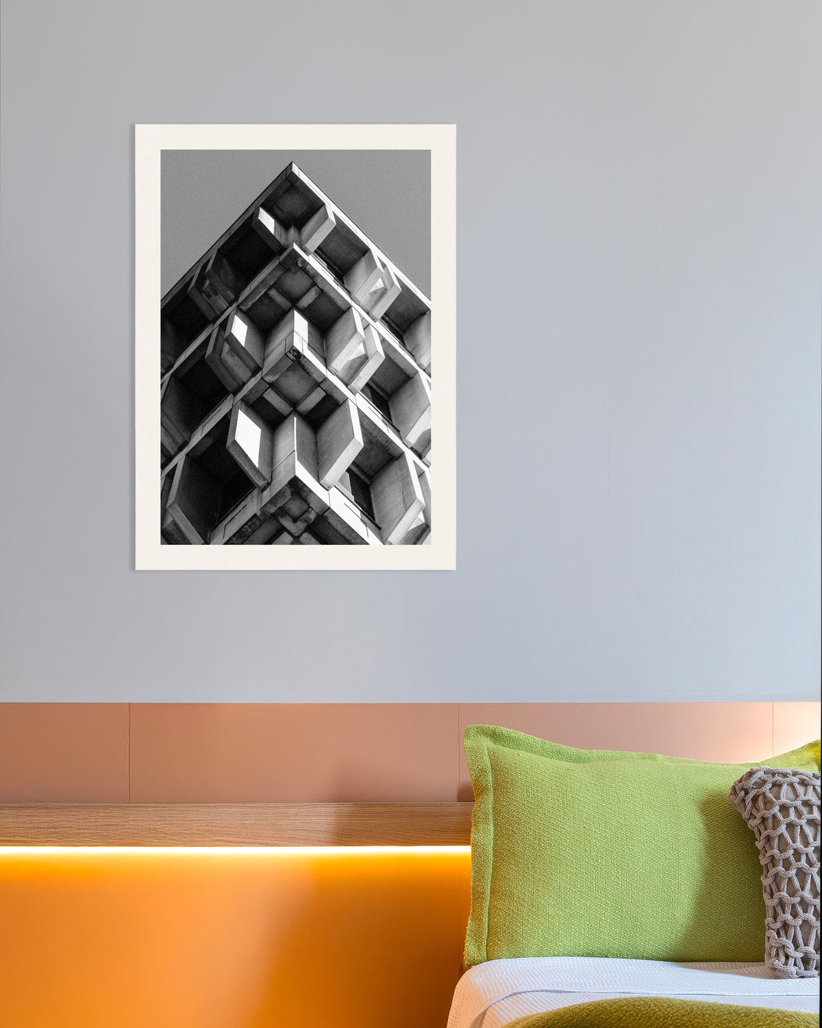 Poster ”Inverterad pyramid av betonglådor”