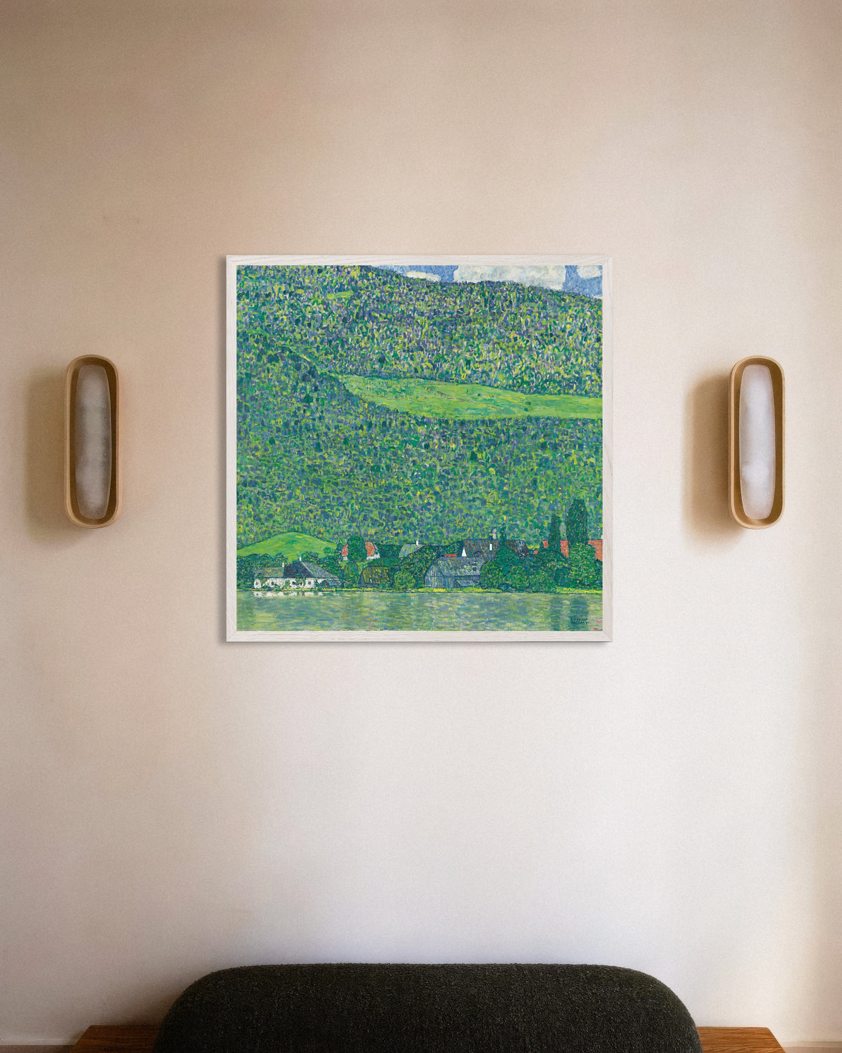 Poster av Litzlberg vid Attersee (1914–1915) av Gustav Klimt, med vit träram