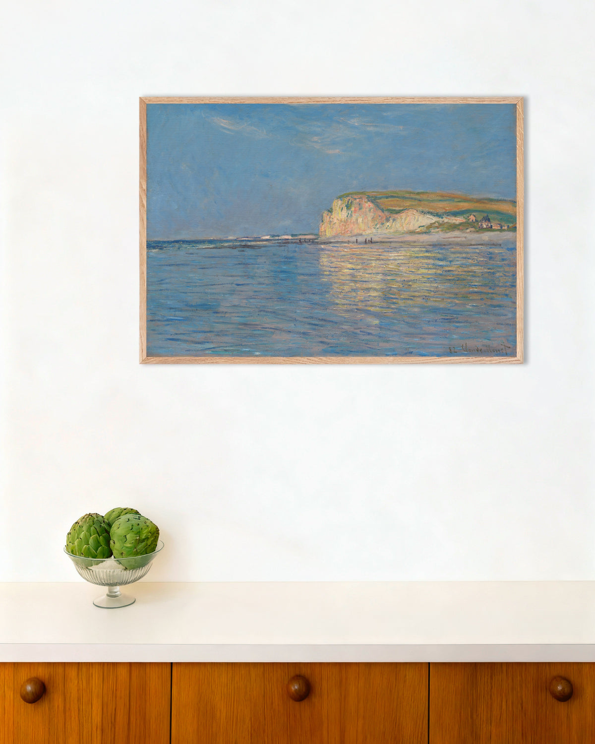 Poster Lågvatten vid Pourville nära Dieppe (1882) av Claude Monet med ram i naturträ