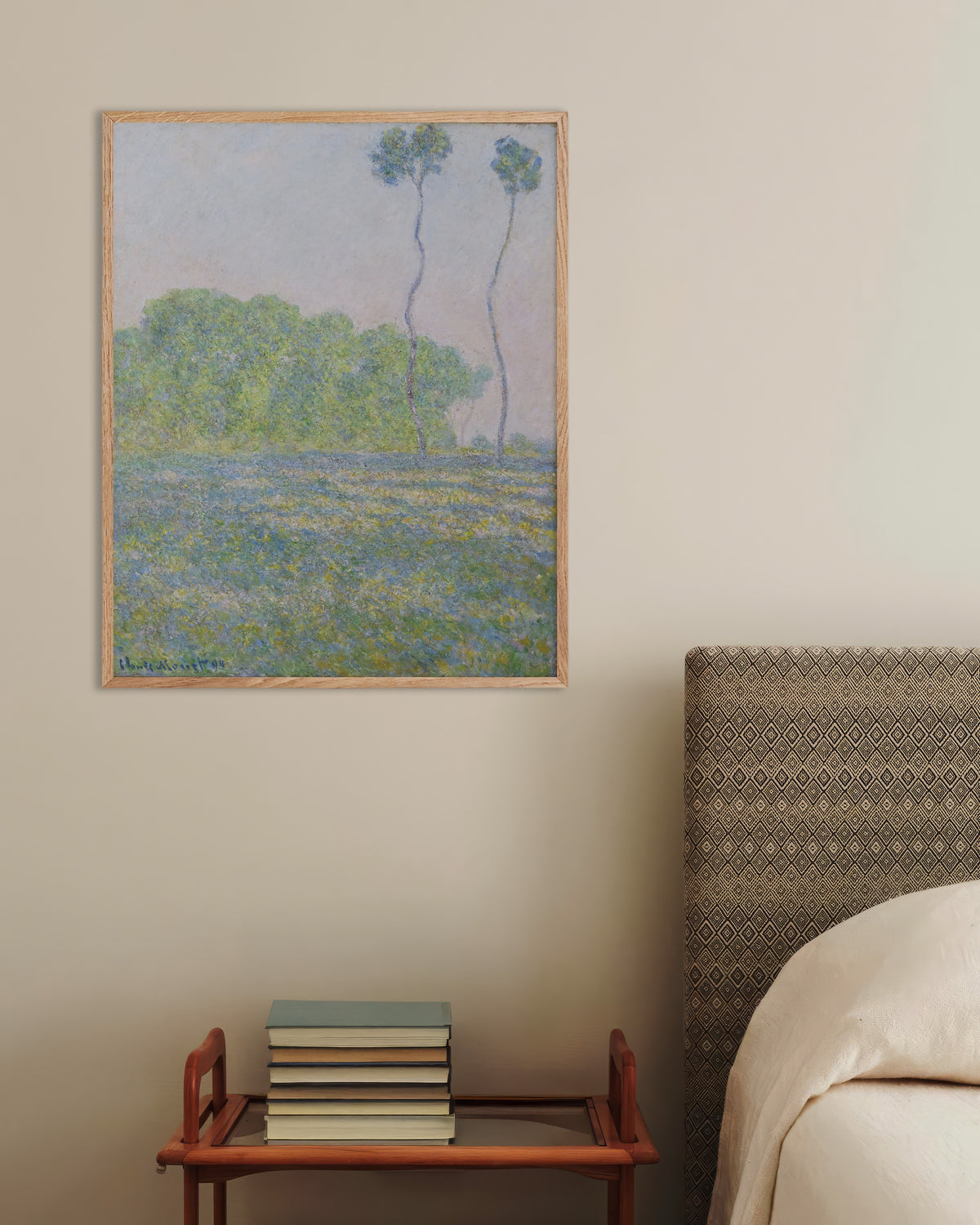 Poster Äng vid Giverny (1894) av Claude Monet med ram i naturträ