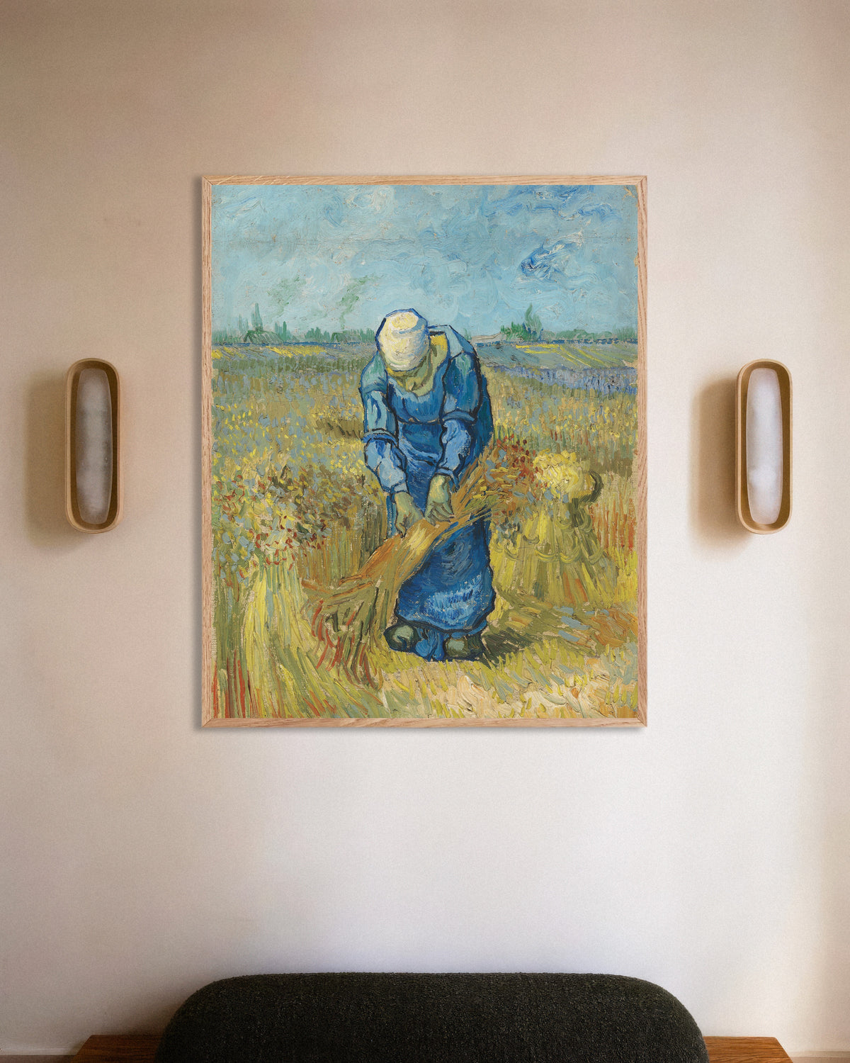 Poster med Bondkvinna som binder kärvar, efter Millet (1889) av Vincent van Gogh, med ram i naturträ