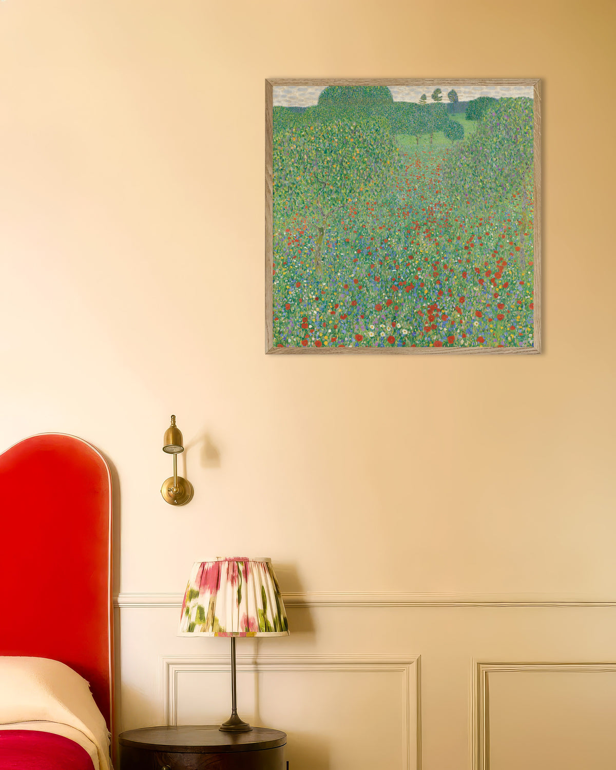 Poster Vallmofält (1907) av Gustav Klimt med ram i naturträ