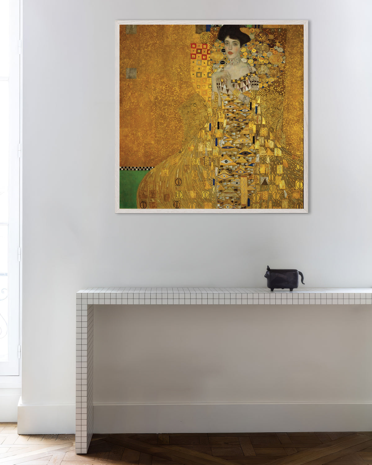 Poster Porträtt av Adele Bloch-Bauer I (1907) av Gustav Klimt med vit träram