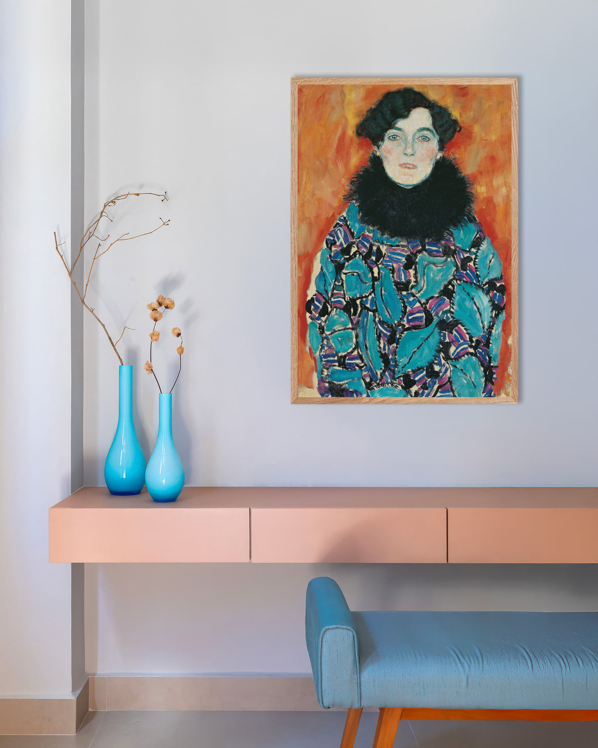 Poster Porträtt av Johanna Staude (1917) av Gustav Klimt med ram i naturträ