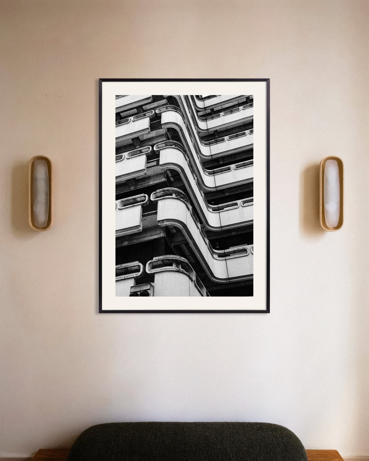 Poster ”Balkonger i böljande betong”, med metallram