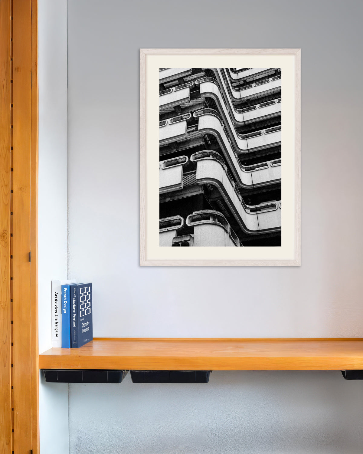 Poster ”Balkonger i böljande betong”, med vit träram