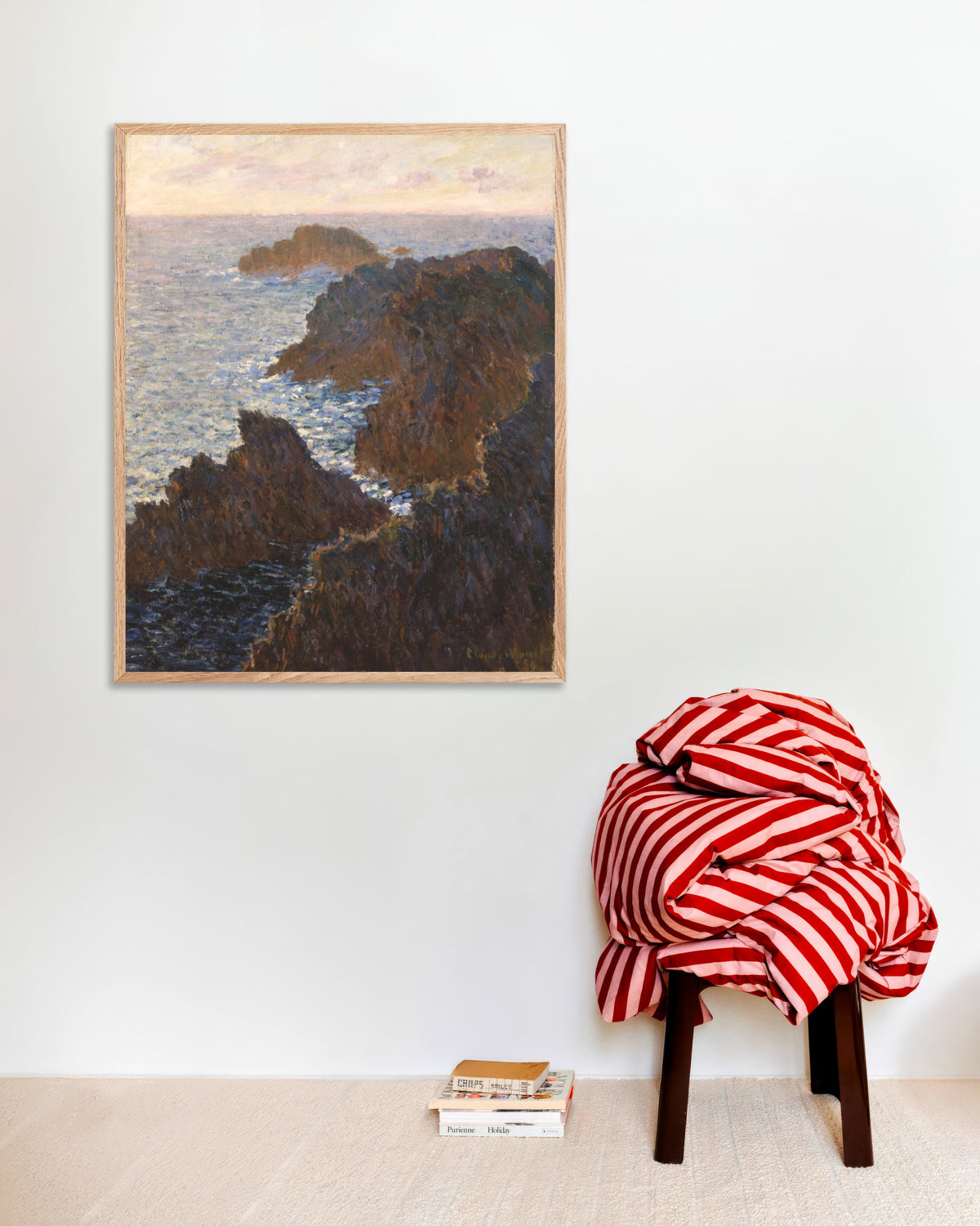 Poster Klippor på Belle-Île, Port-Domois (1886) av Claude Monet med ram i naturträ