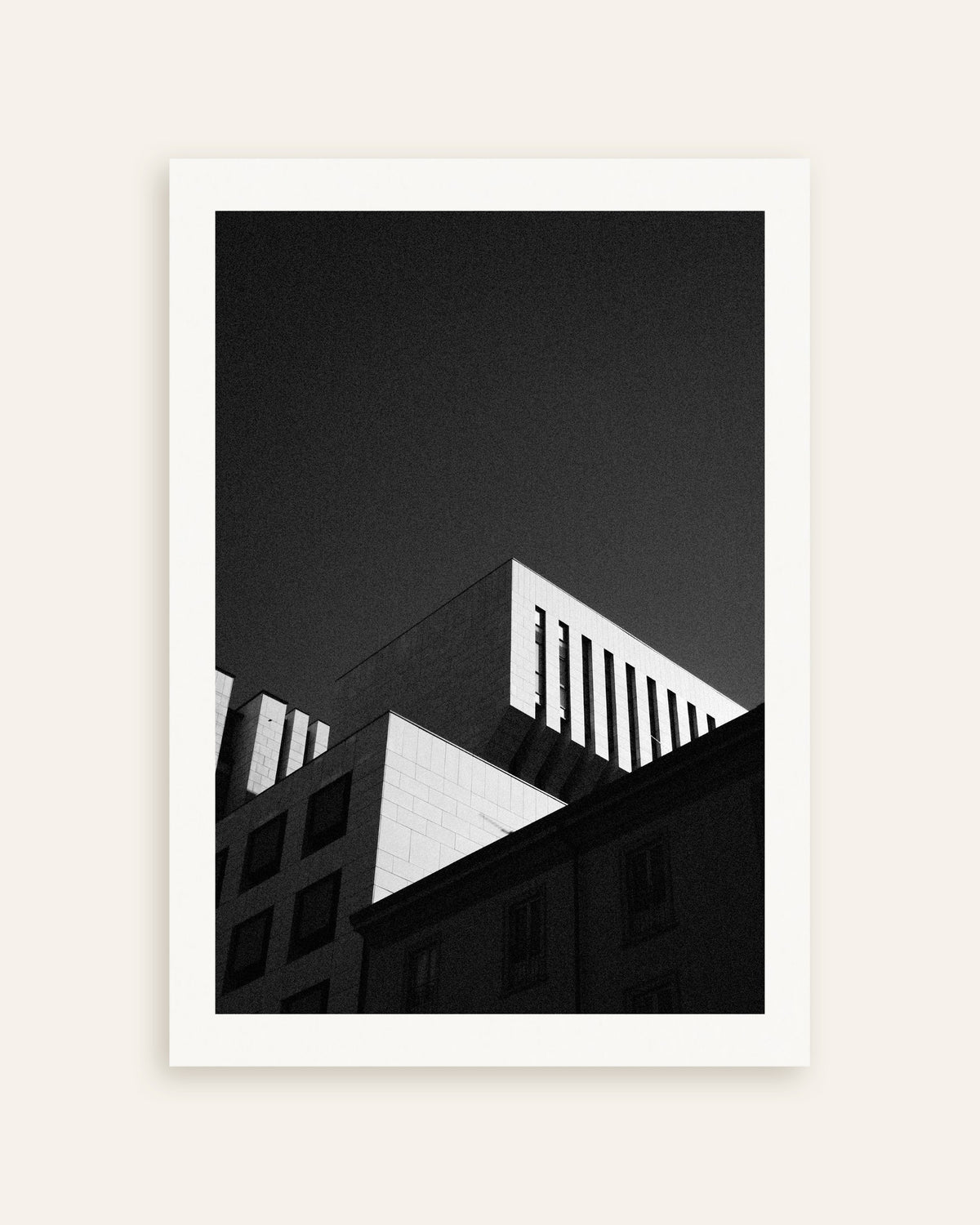 Poster ”Hustak mot en mörk himmel”, miniatyr