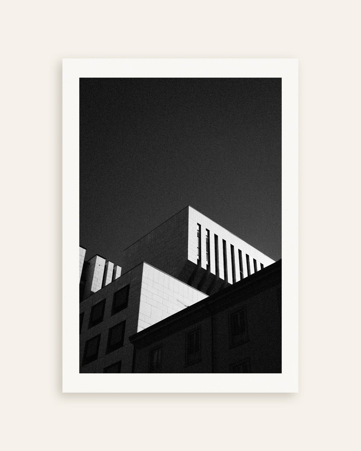 Poster ”Hustak mot en mörk himmel”, miniatyr