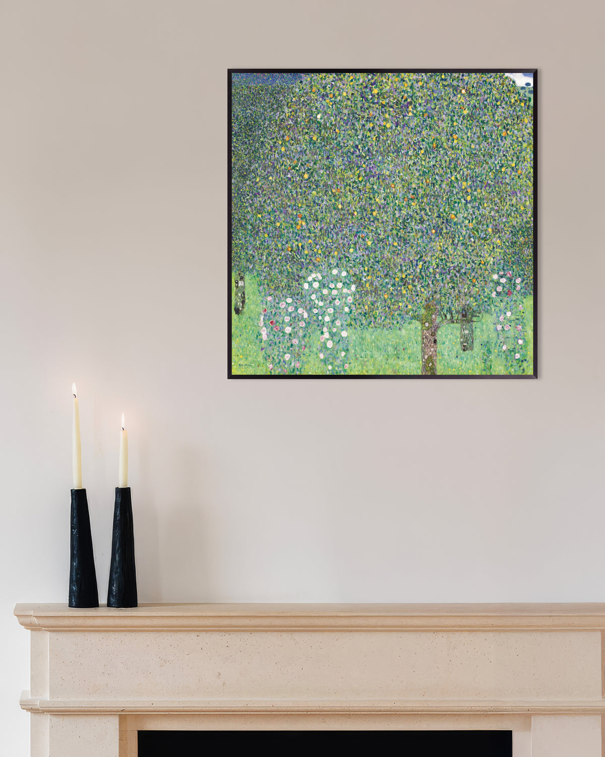 Poster Rosenbuskar under träden (1905) av Gustav Klimt med metallram