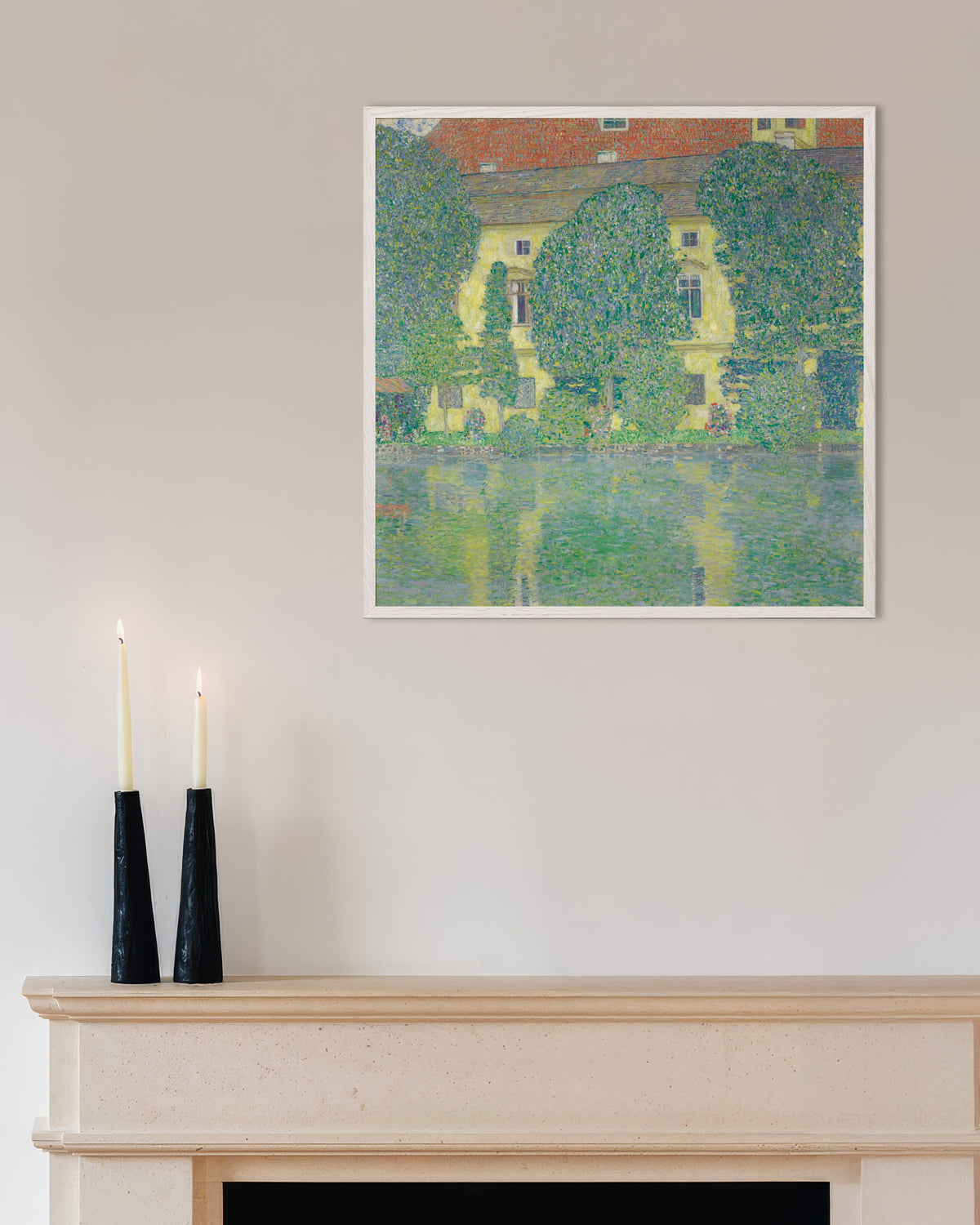 Poster av Schloss Kammer vid Attersee III (1910) av Gustav Klimt, med vit träram