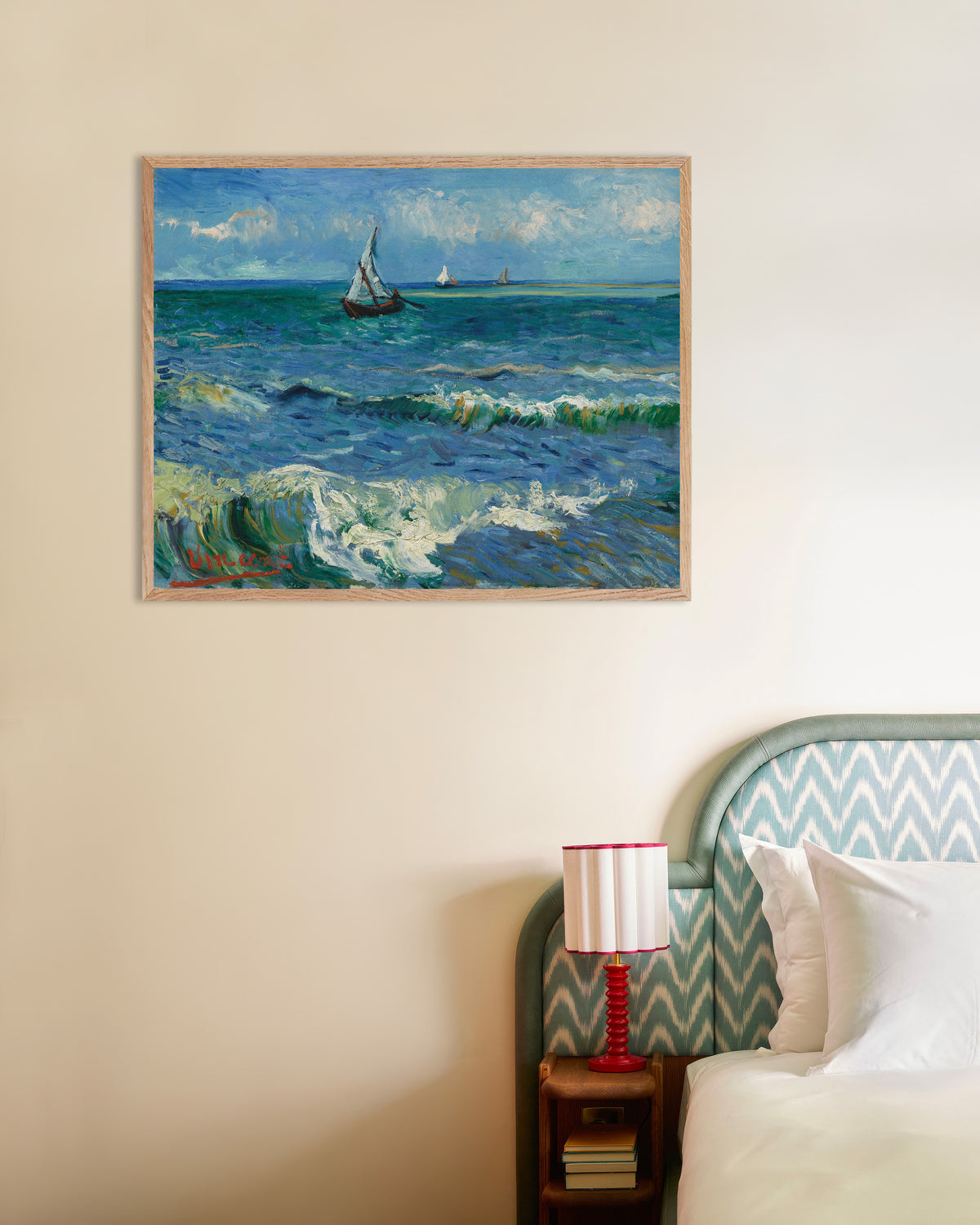 Poster med Havslandskap nära Les Saintes-Maries-de-la-Mer (1888) av Vincent van Gogh, med ram av naturträ