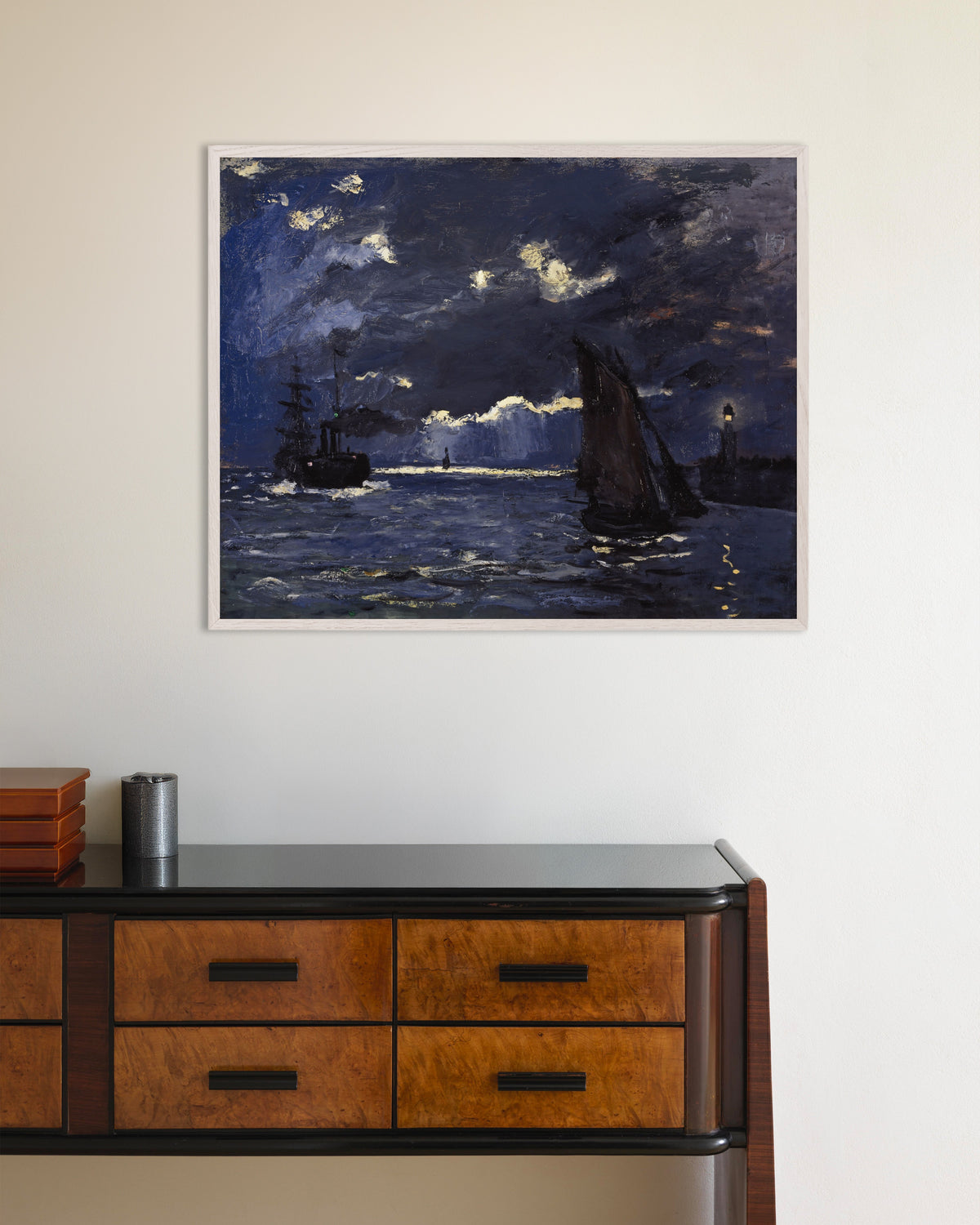 Poster Marin, fartyg i månsken (1864) av Claude Monet med vit träram