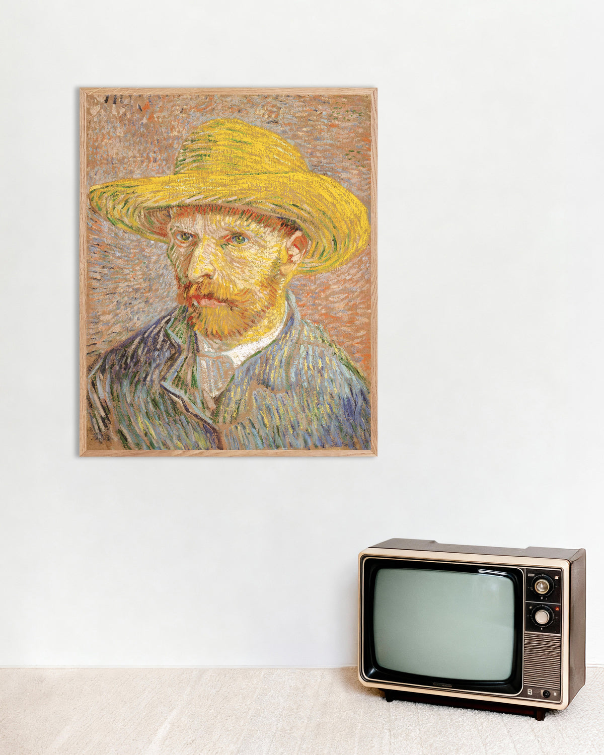Poster av Självporträtt med stråhatt mot orange bakgrund (1887) av Vincent van Gogh, med träram i naturträ