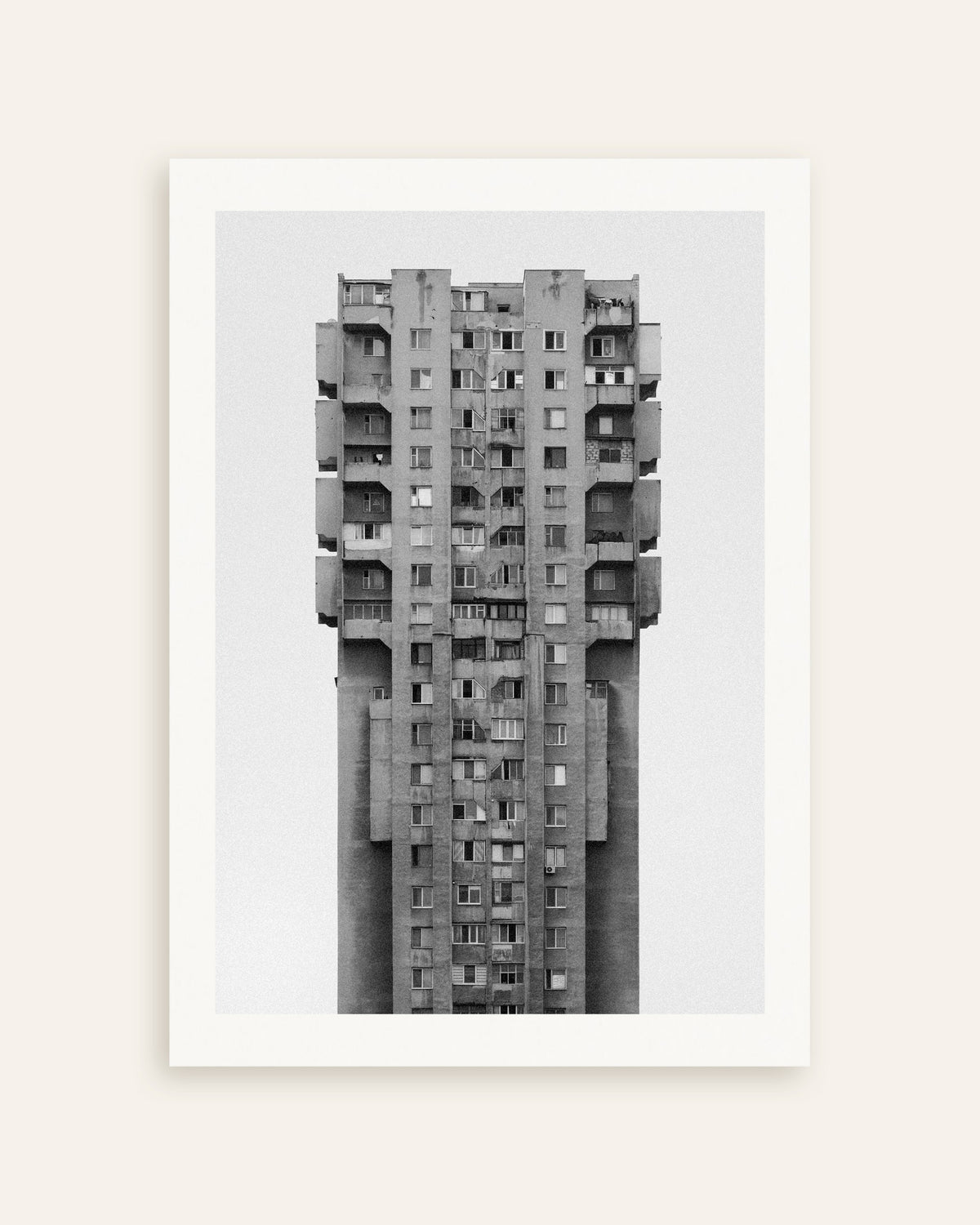 Poster ”Ensam betongskyskrapa”, miniatyr