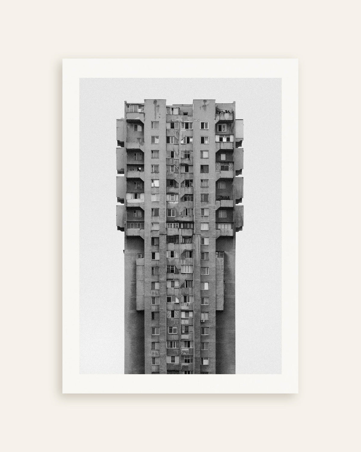 Poster ”Ensam betongskyskrapa”, miniatyr