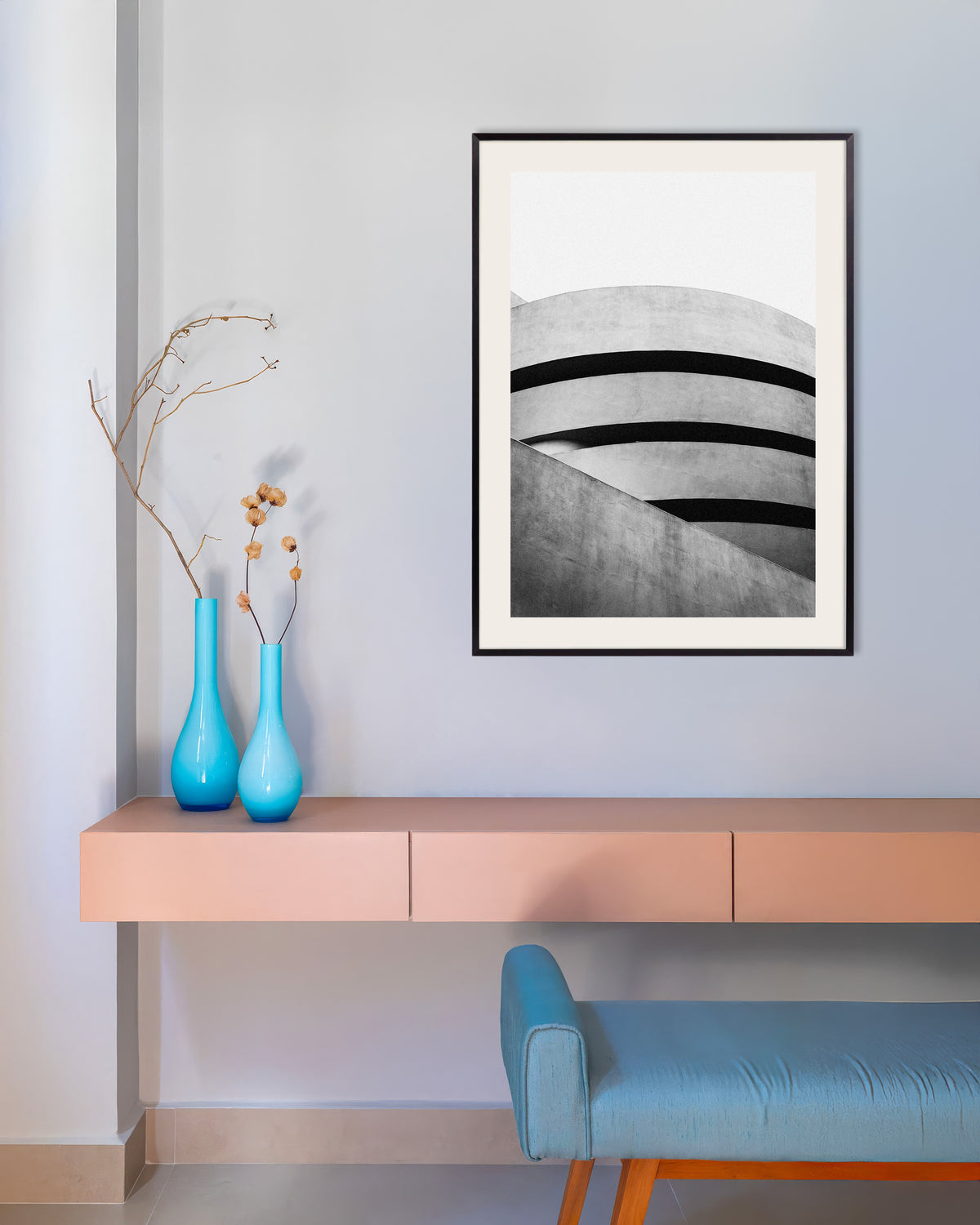 Poster ”Spiralkurvor på ett museum”, med metallram