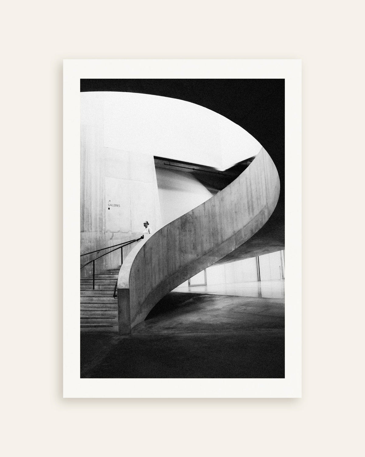 Poster ”Spiralramp med en besökare”, miniatyr
