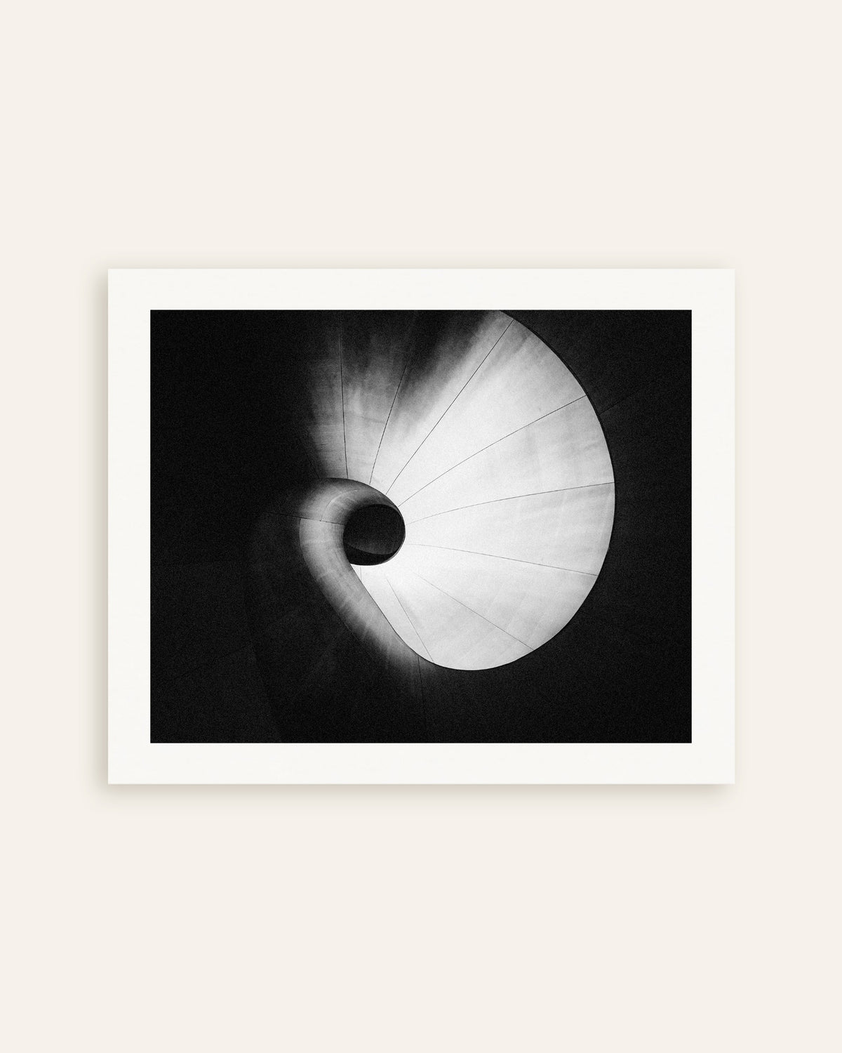 Poster ”Spiraltrappa sedd underifrån”, miniatyr
