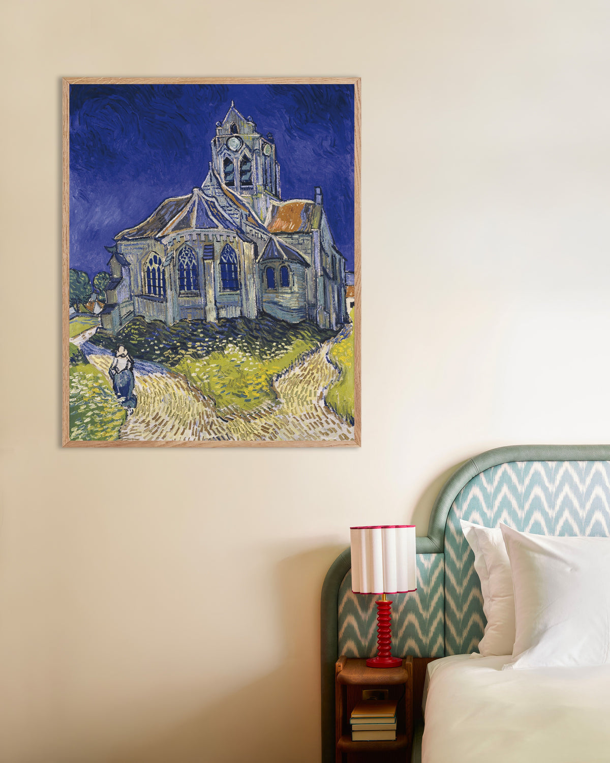 Poster med Kyrkan i Auvers-sur-Oise (1890) av Vincent van Gogh, med ram i naturträ