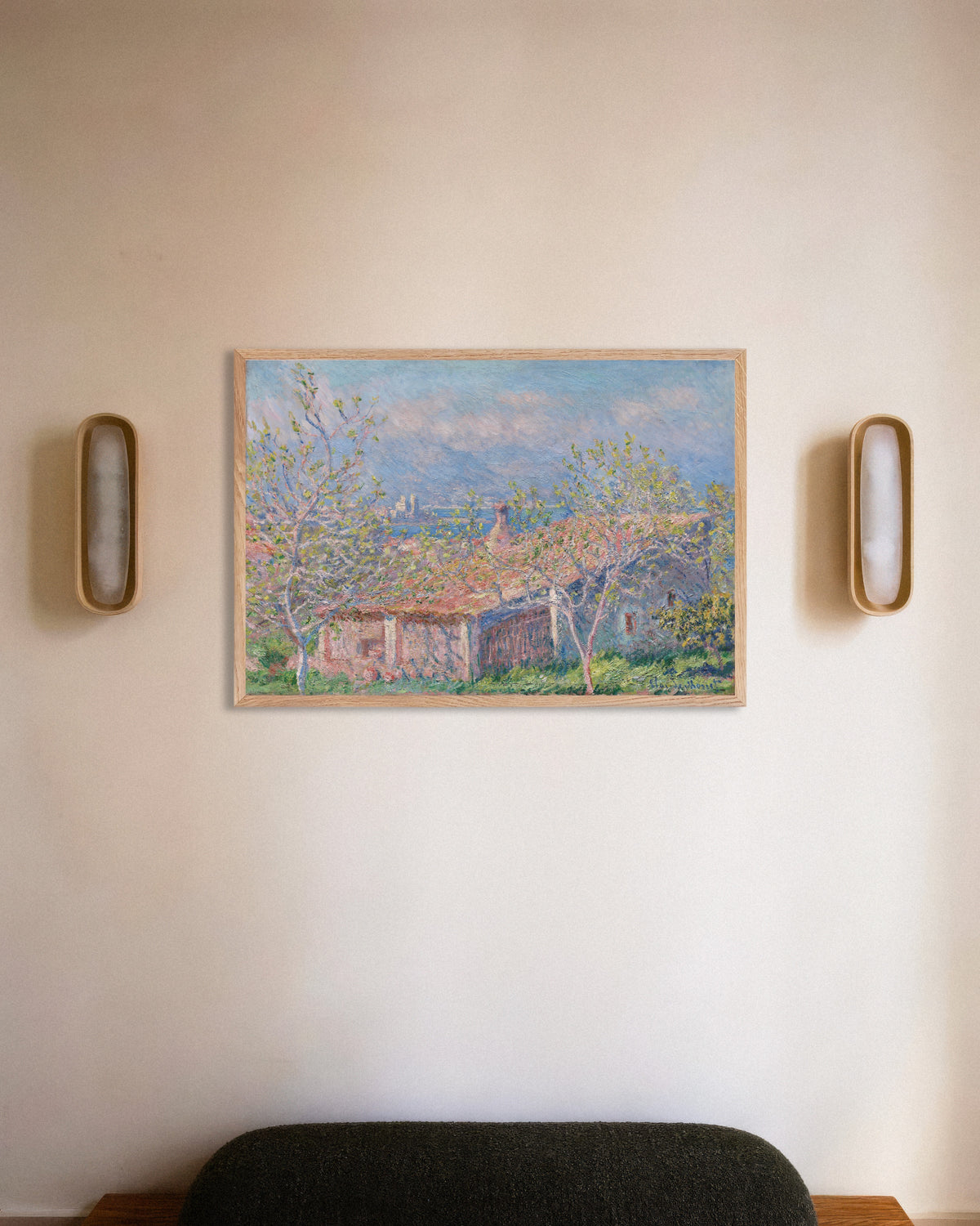 Poster Trädgårdsmästarens hus i Antibes (1888) av Claude Monet med ram i naturträ