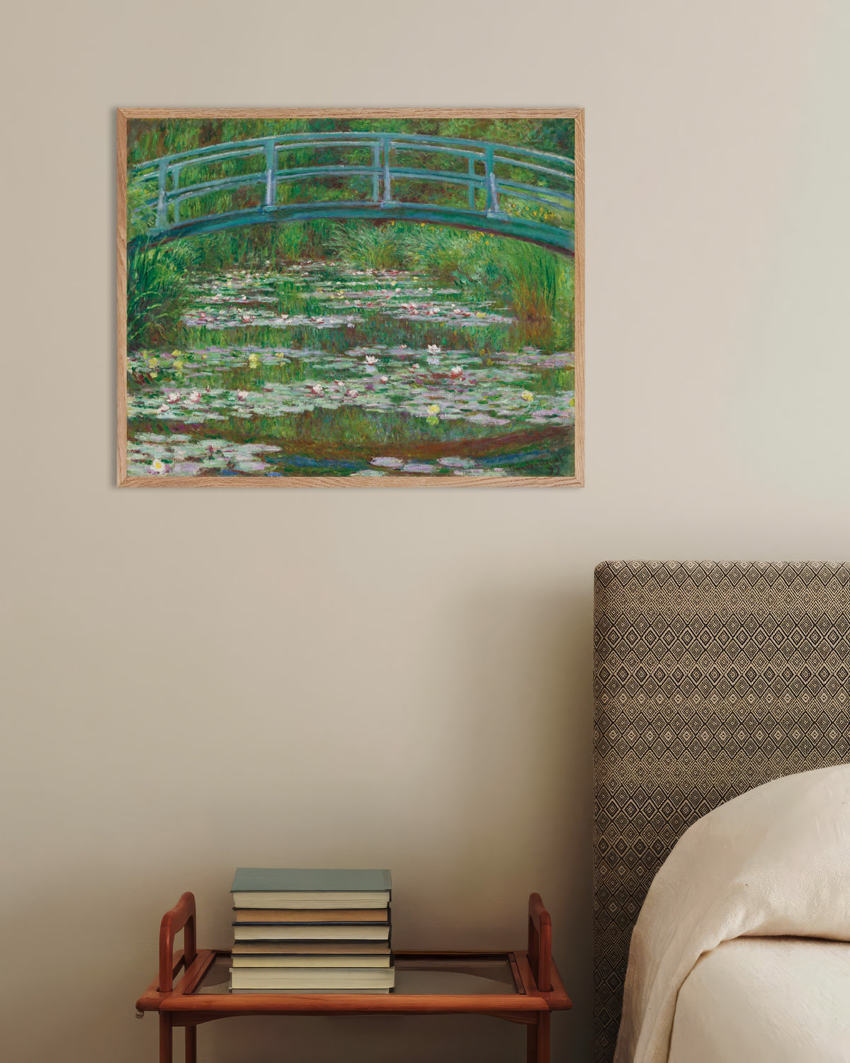Poster Den japanska bron (1899) av Claude Monet med ram i naturträ