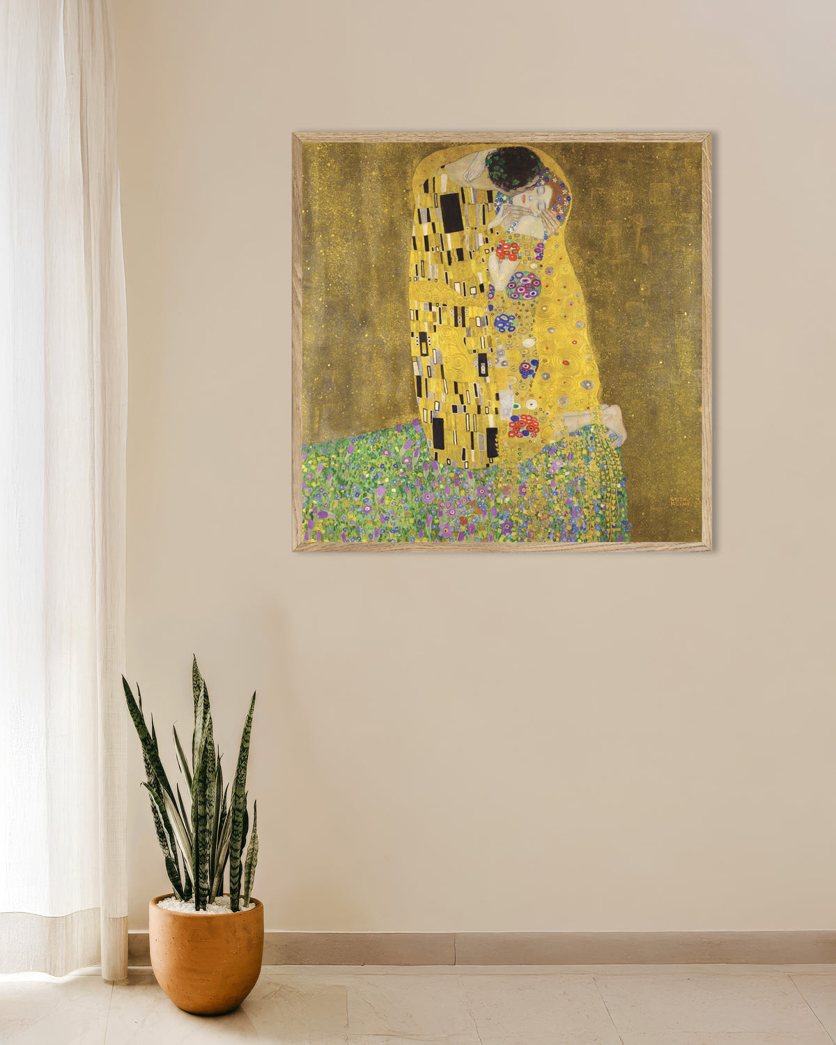 Poster Kyssen (1907–1908) av Gustav Klimt med ram i naturträ