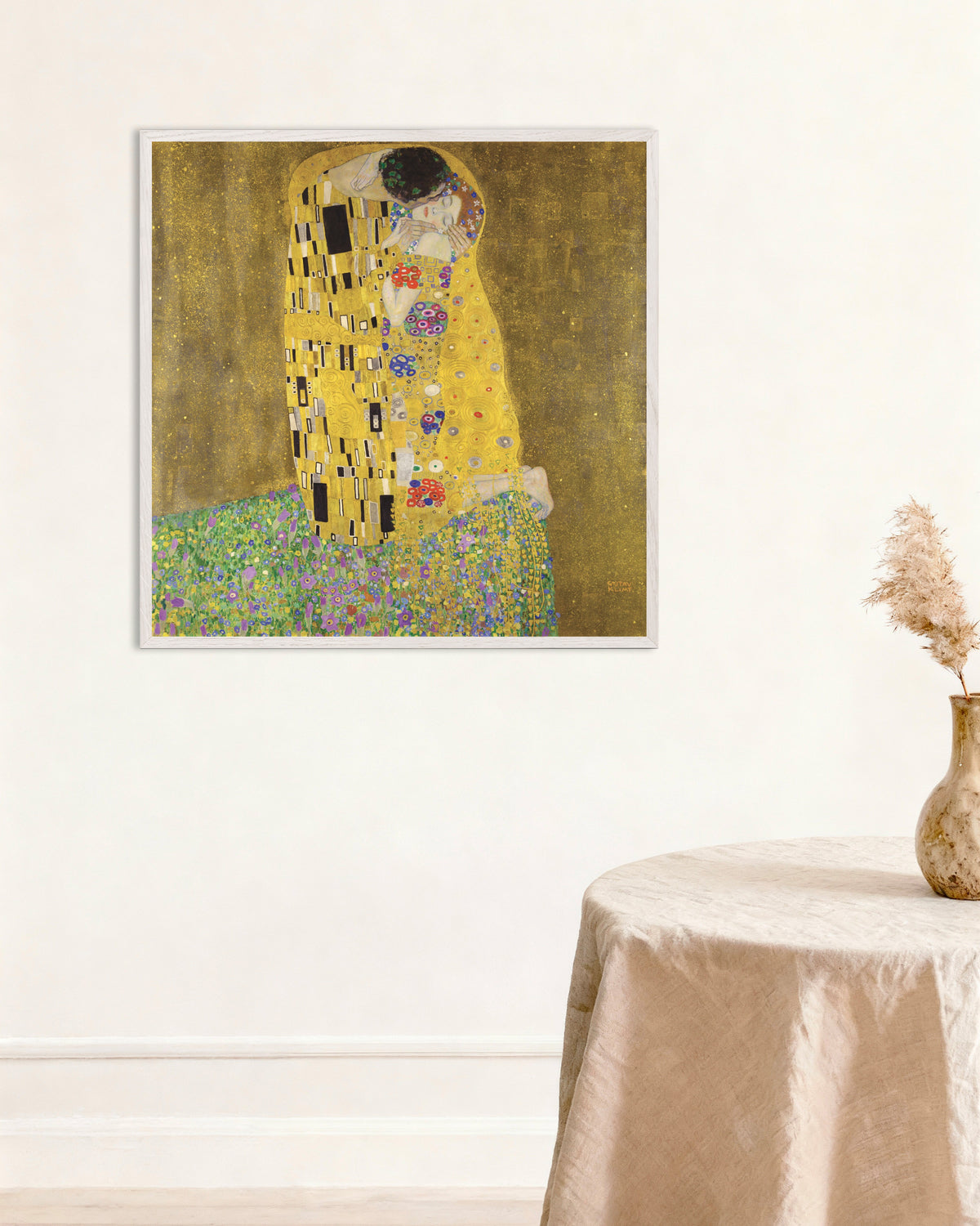 Poster Kyssen (1907–1908) av Gustav Klimt med vit träram