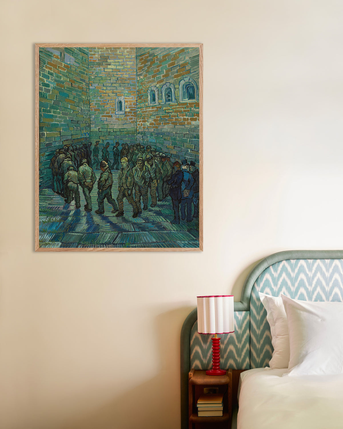Poster med Fängelsegården, efter Doré (1890) av Vincent van Gogh, med träram i naturträ