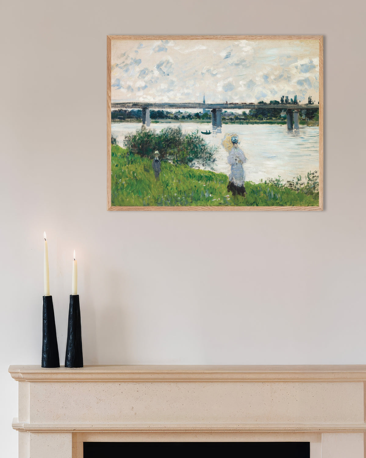 Poster Promenad vid järnvägsbron, Argenteuil (1874) av Claude Monet med ram i naturträ