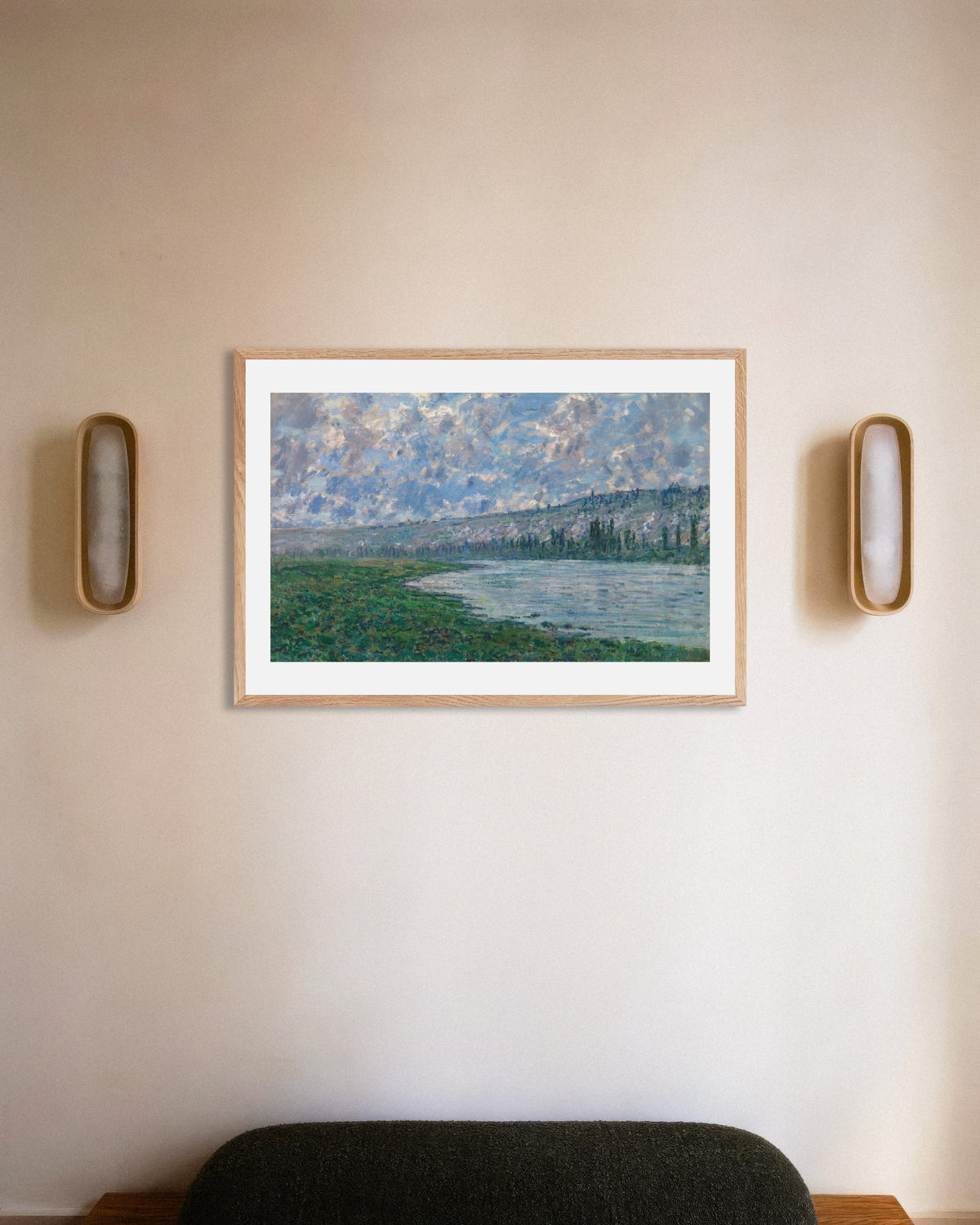 Poster Seine vid Vétheuil (1880) av Claude Monet med ram i naturträ
