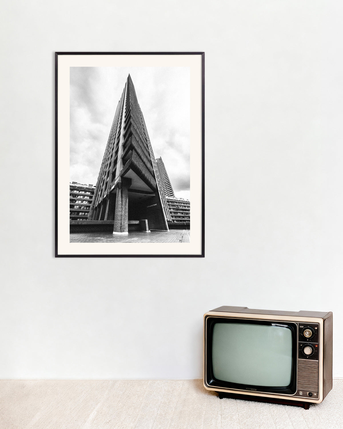 Poster ”Stäven på ett triangulärt torn”, med metallram